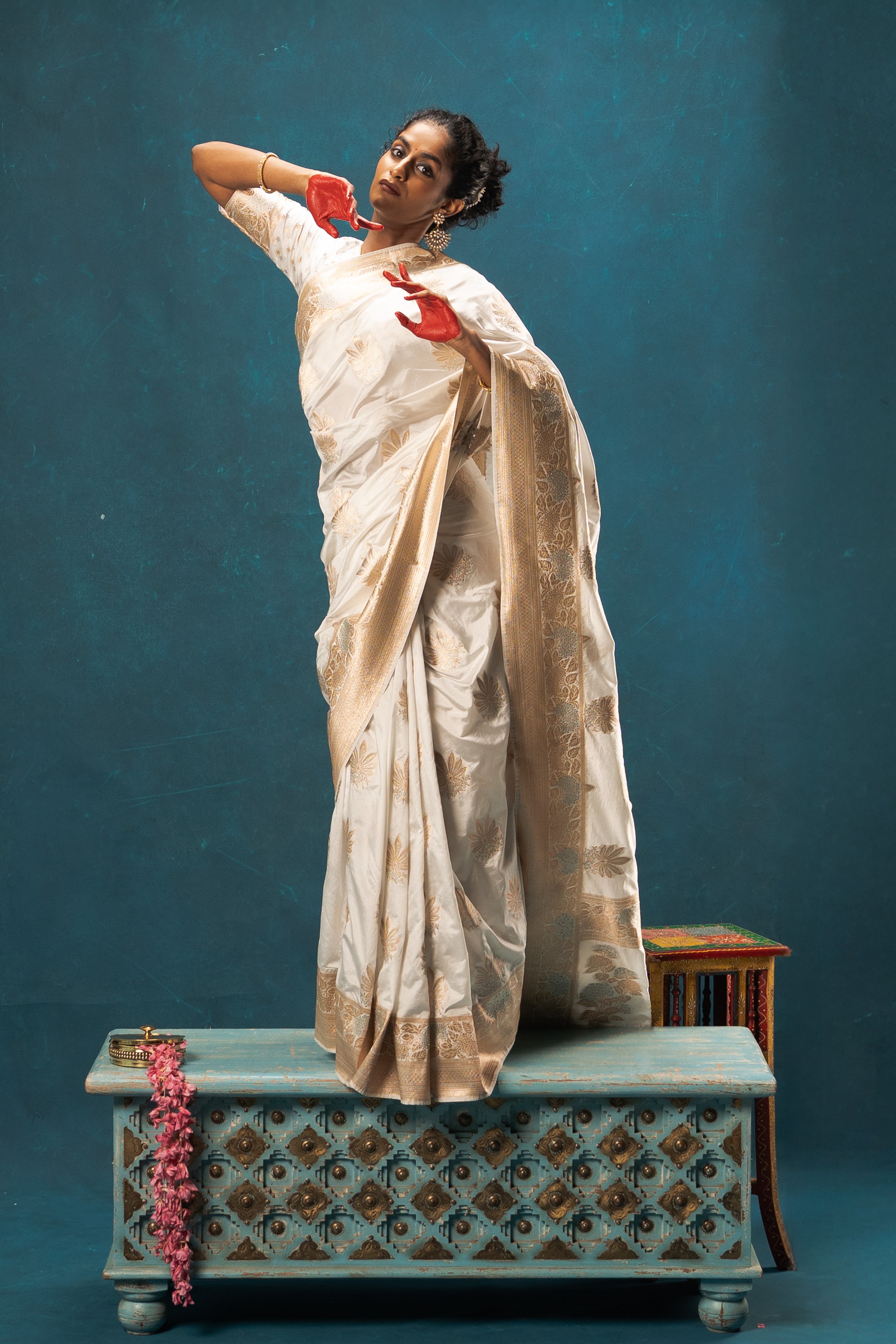 Dhumravarna I White Handwoven Banarasi Saree with Floral Jaal Zari Border and Hemp Butas