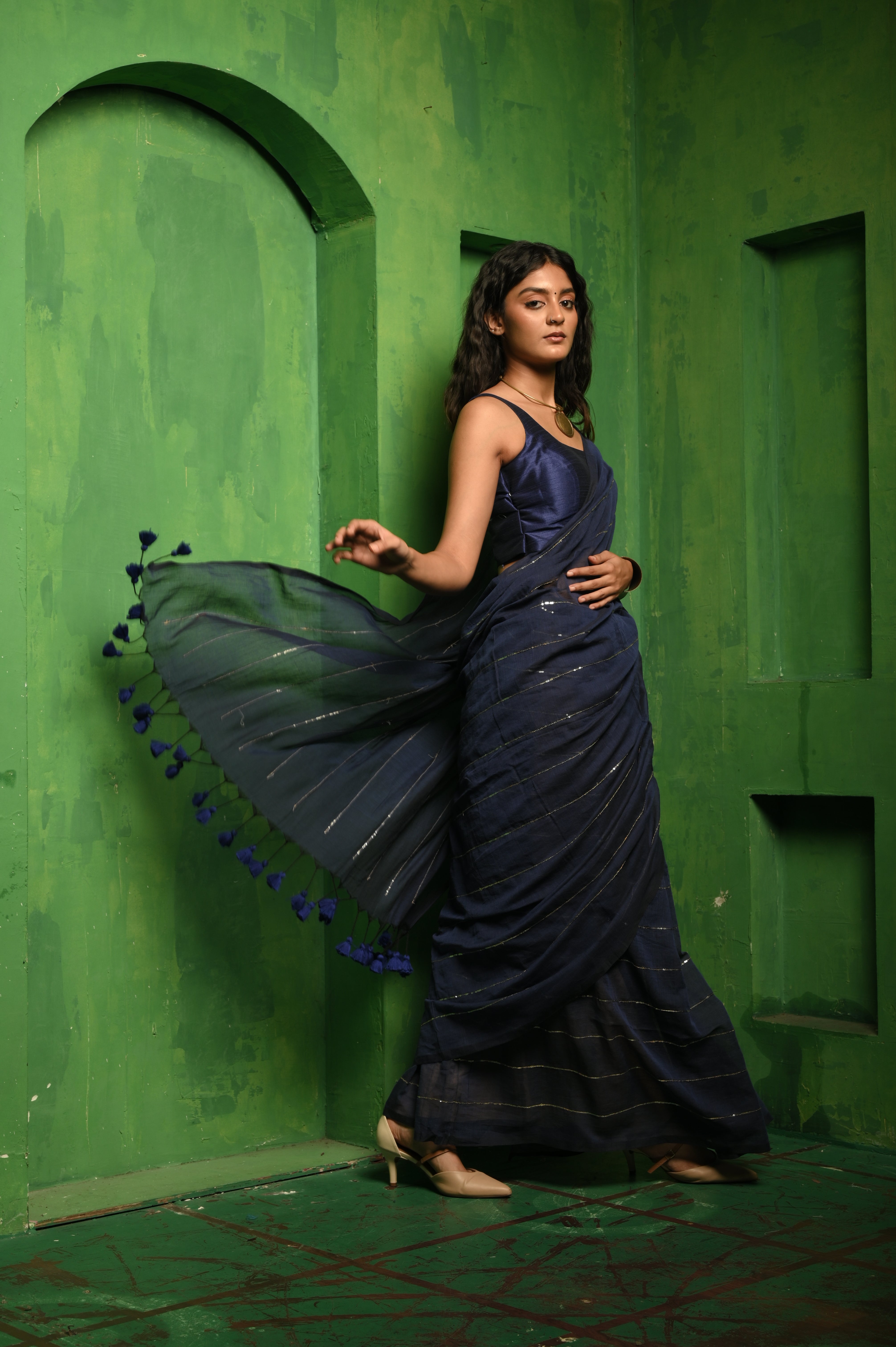 Saaniya I Navy Blue Handloom Mul Cotton Saree with Sequined Lines