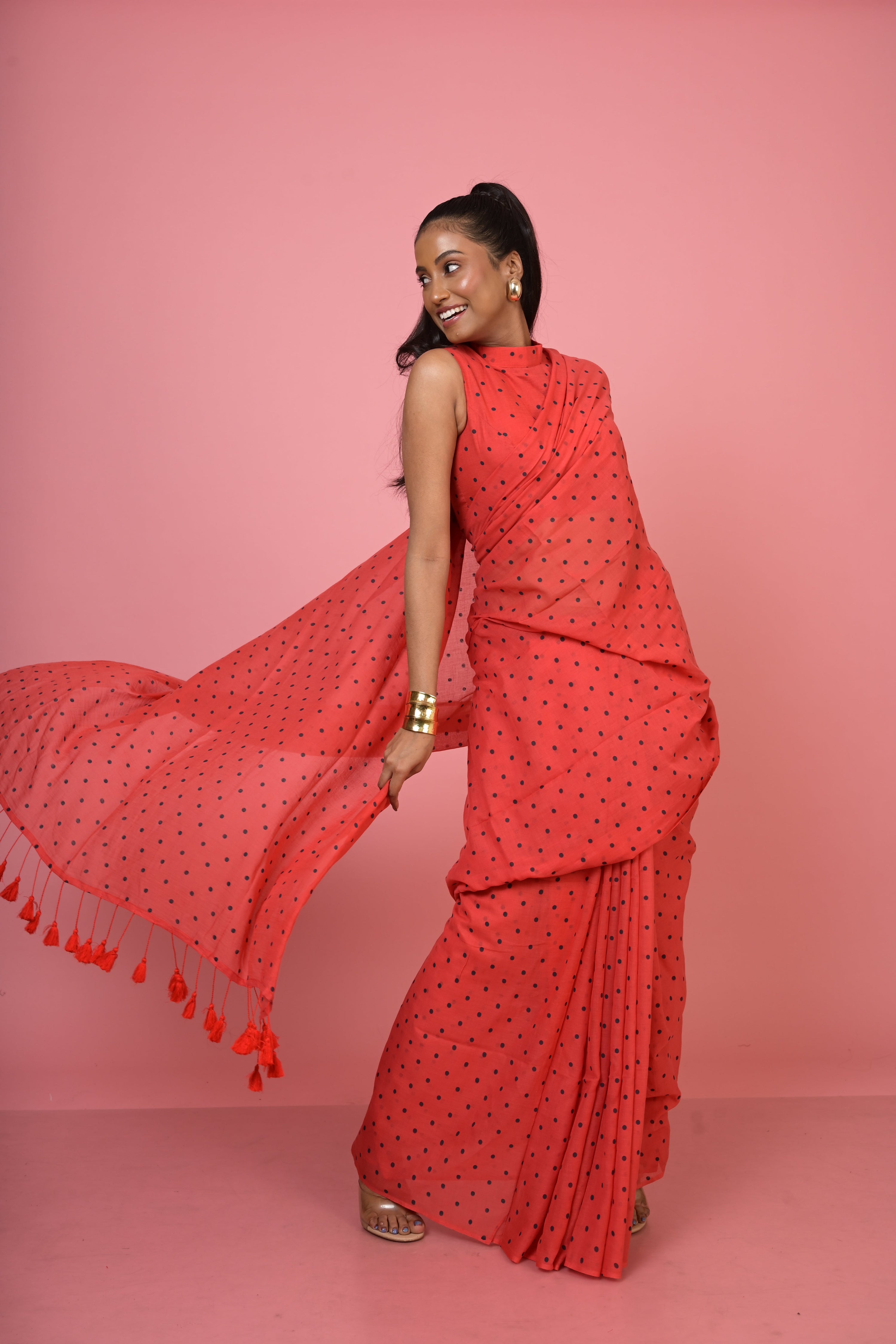 Red Handloom Mul Cotton Polka Dotted Saree with Ready to Wear Red Mul Cotton Polka Dotted Blouse(Chulbuli chilly+Tikhi Mirch)