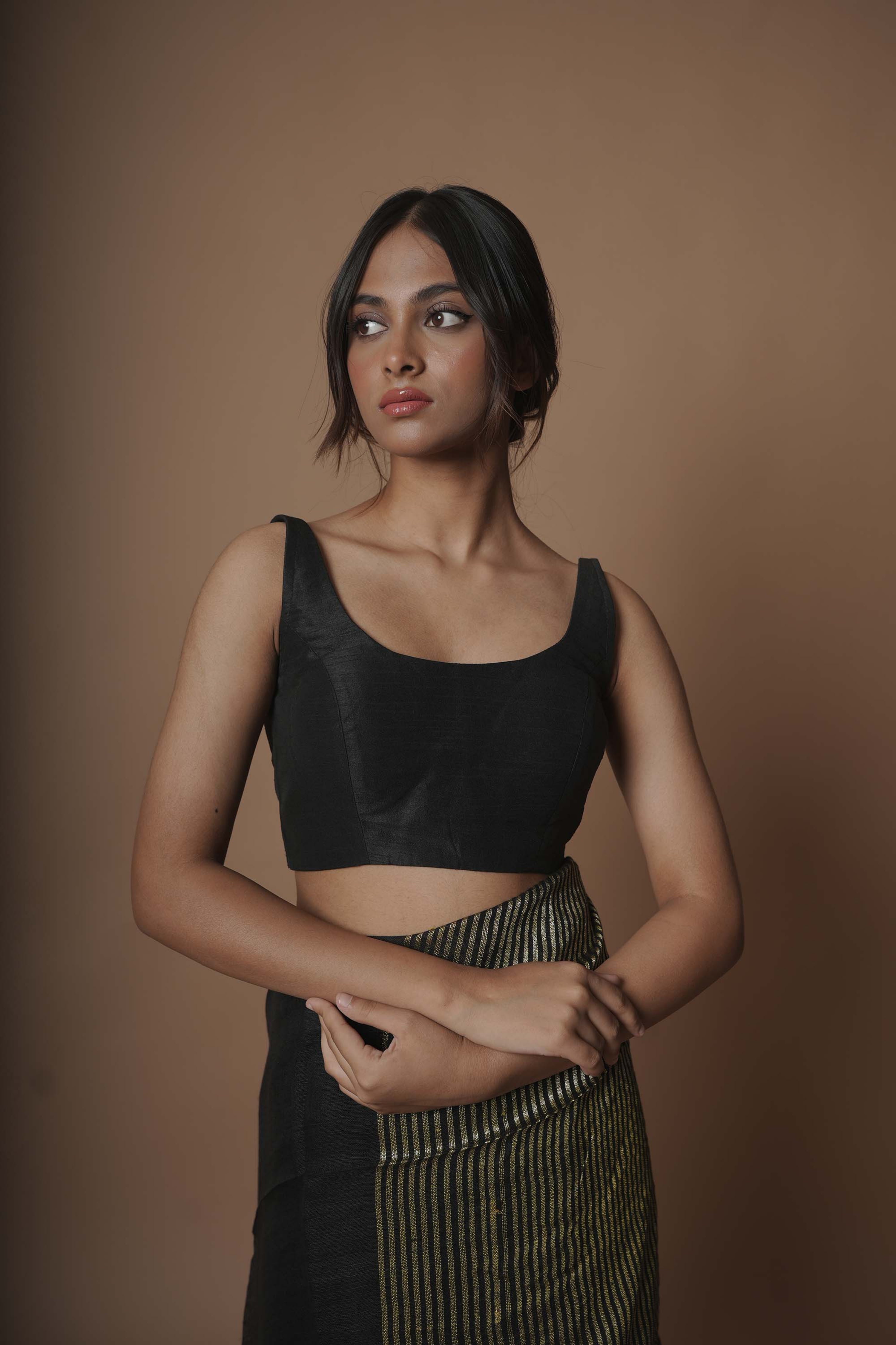 Dark Brown Handloom Mul Cotton Zari Striped Saree With Black Silk Sleeveless Blouse Combo(Zari Mridang+Galaxy)