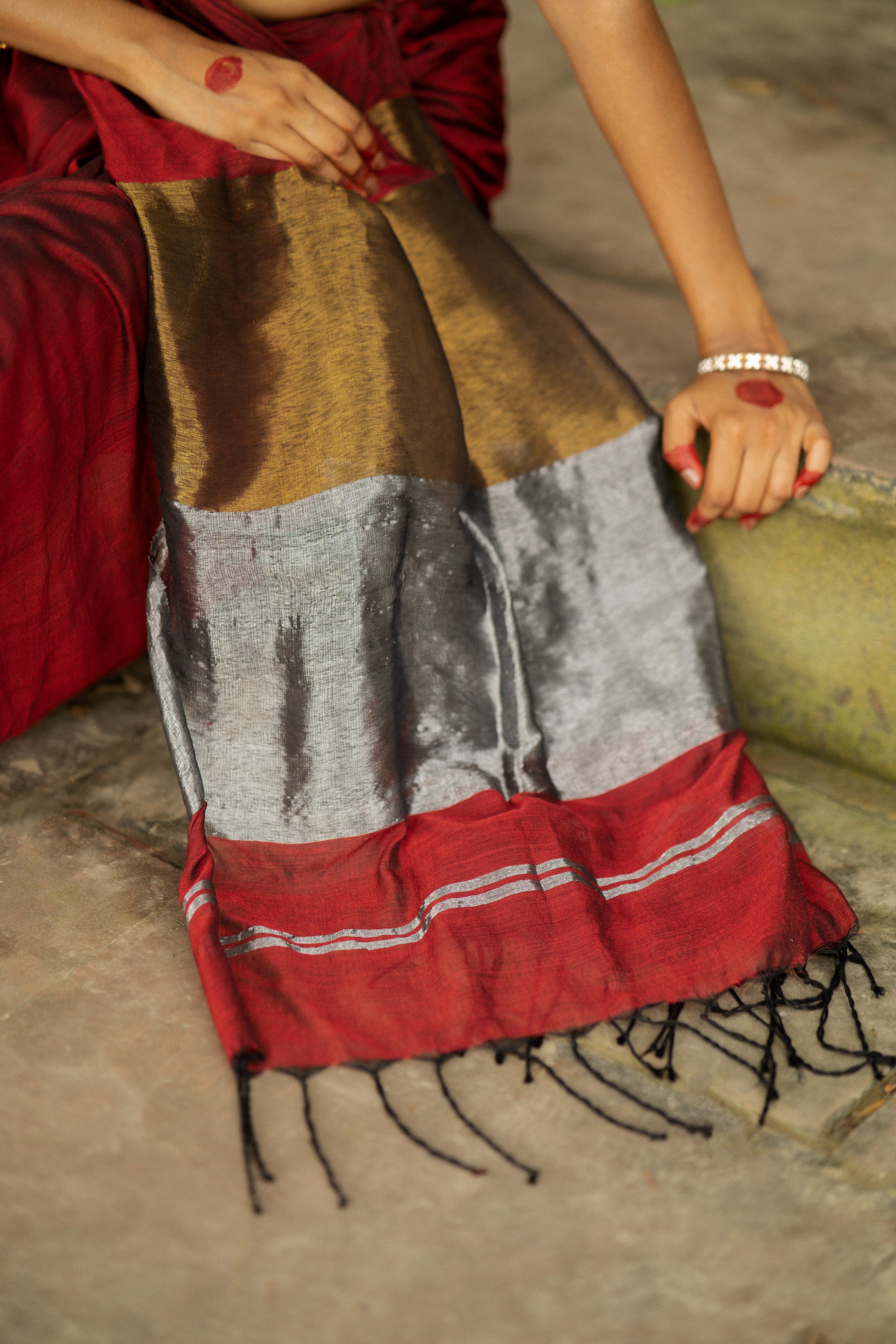 rhythm divine TLR-205 I Maroon Cotton Handloom Saree with minimal Flaws