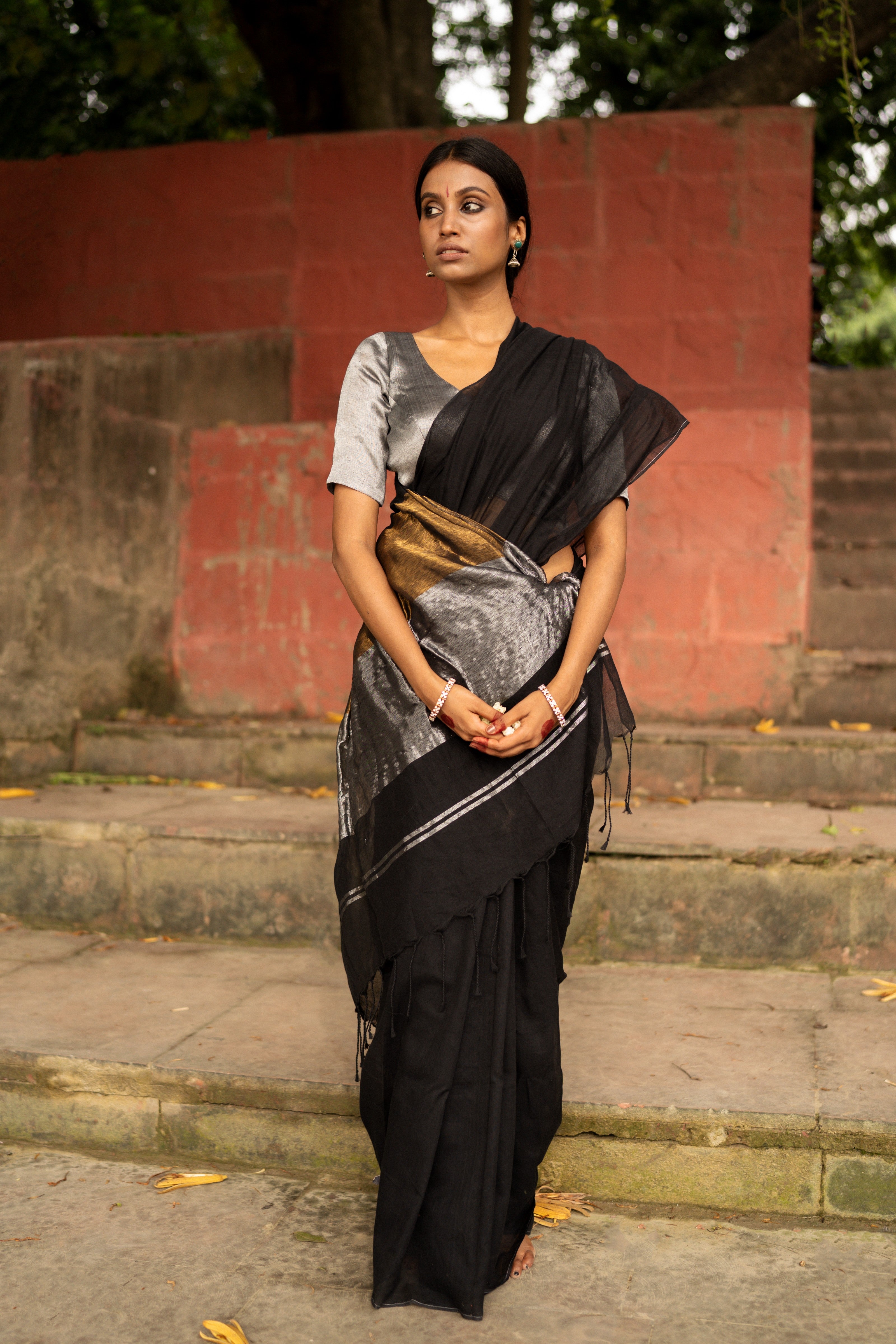 Aaja Nachle TLR-416 I Black Handloom Cotton Saree With Minimal Flaws