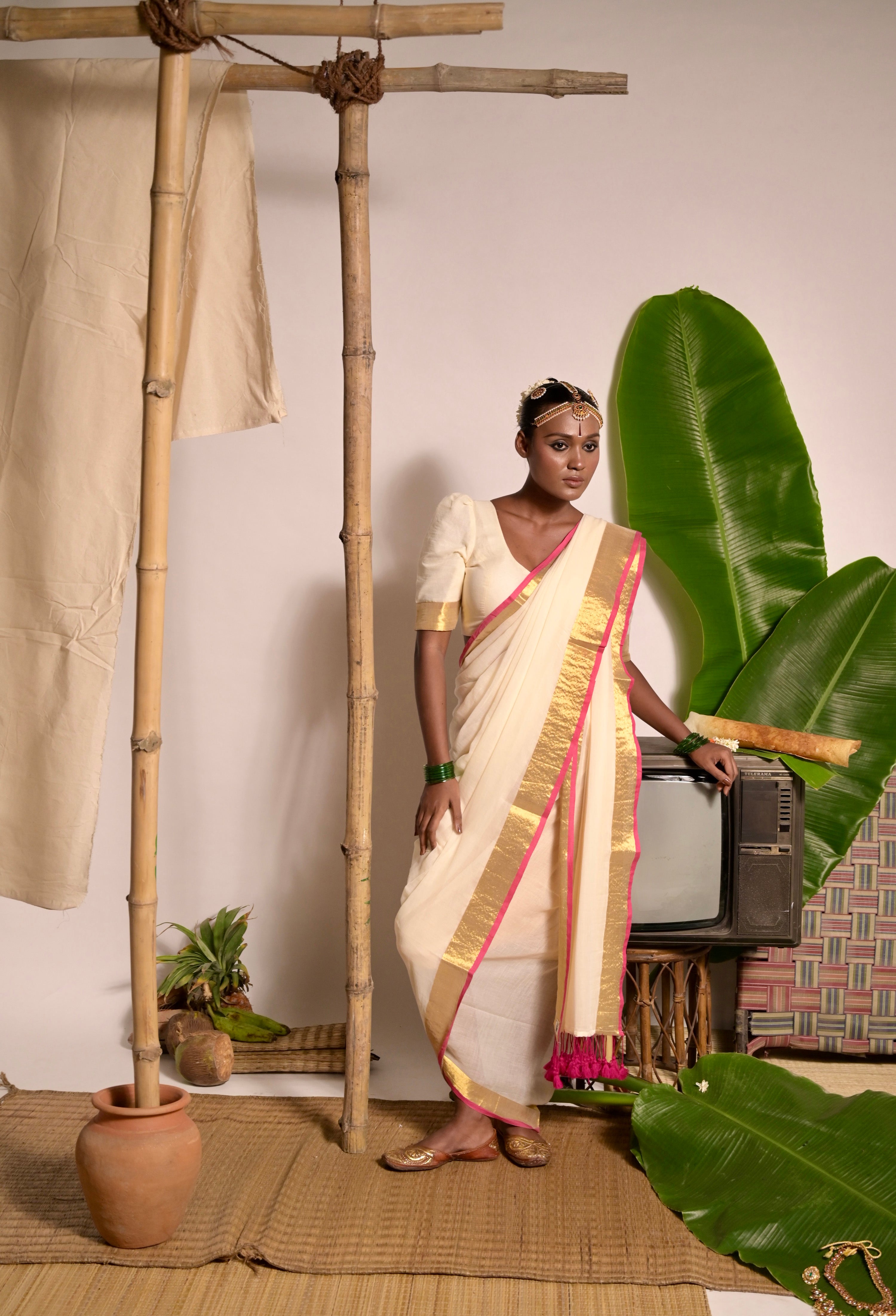 Chandralekha I Off white mul cotton handwoven saree with golden and pink border