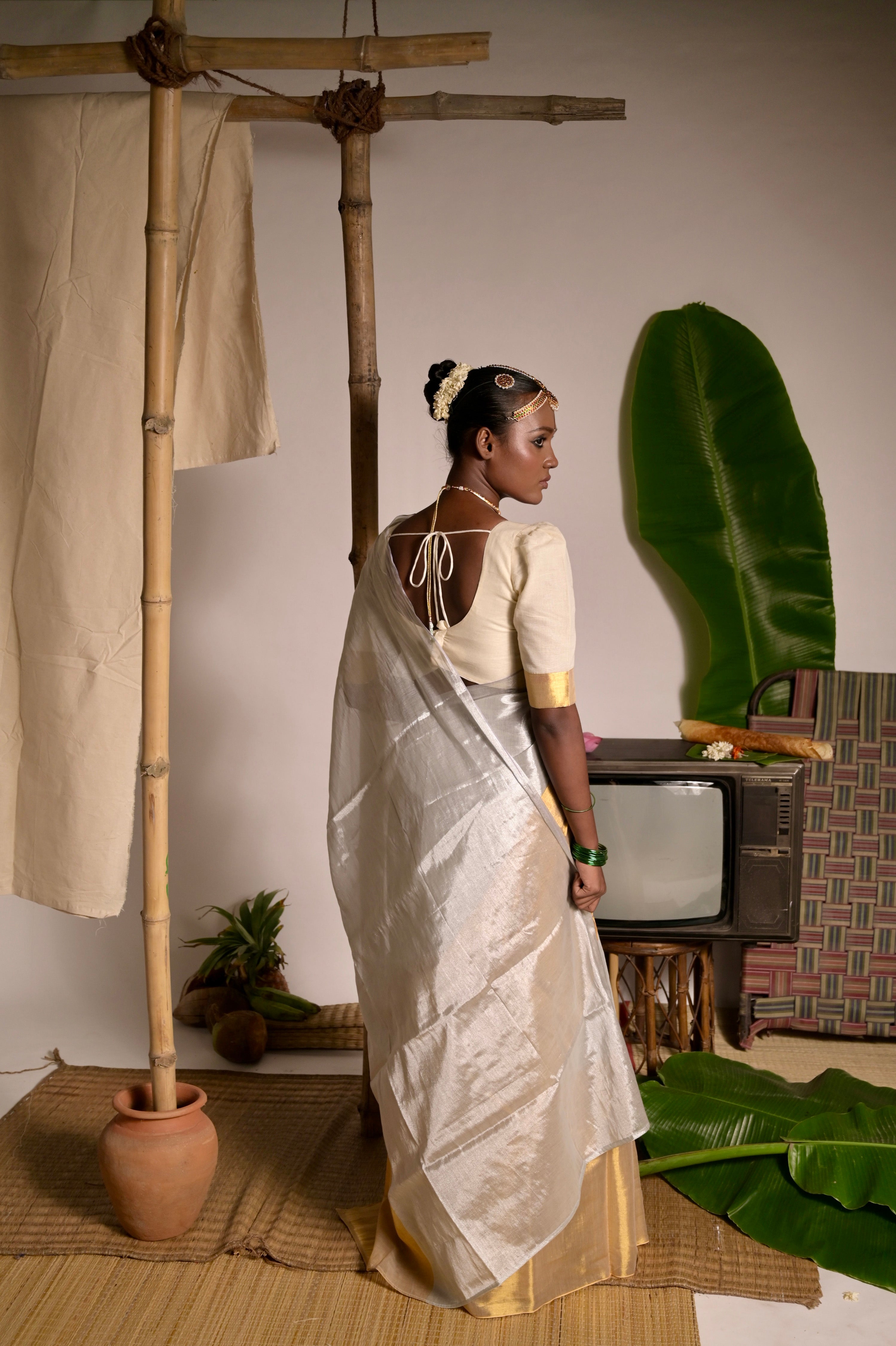 Kanakvarna I Metallic White and Gold Tissue Saree