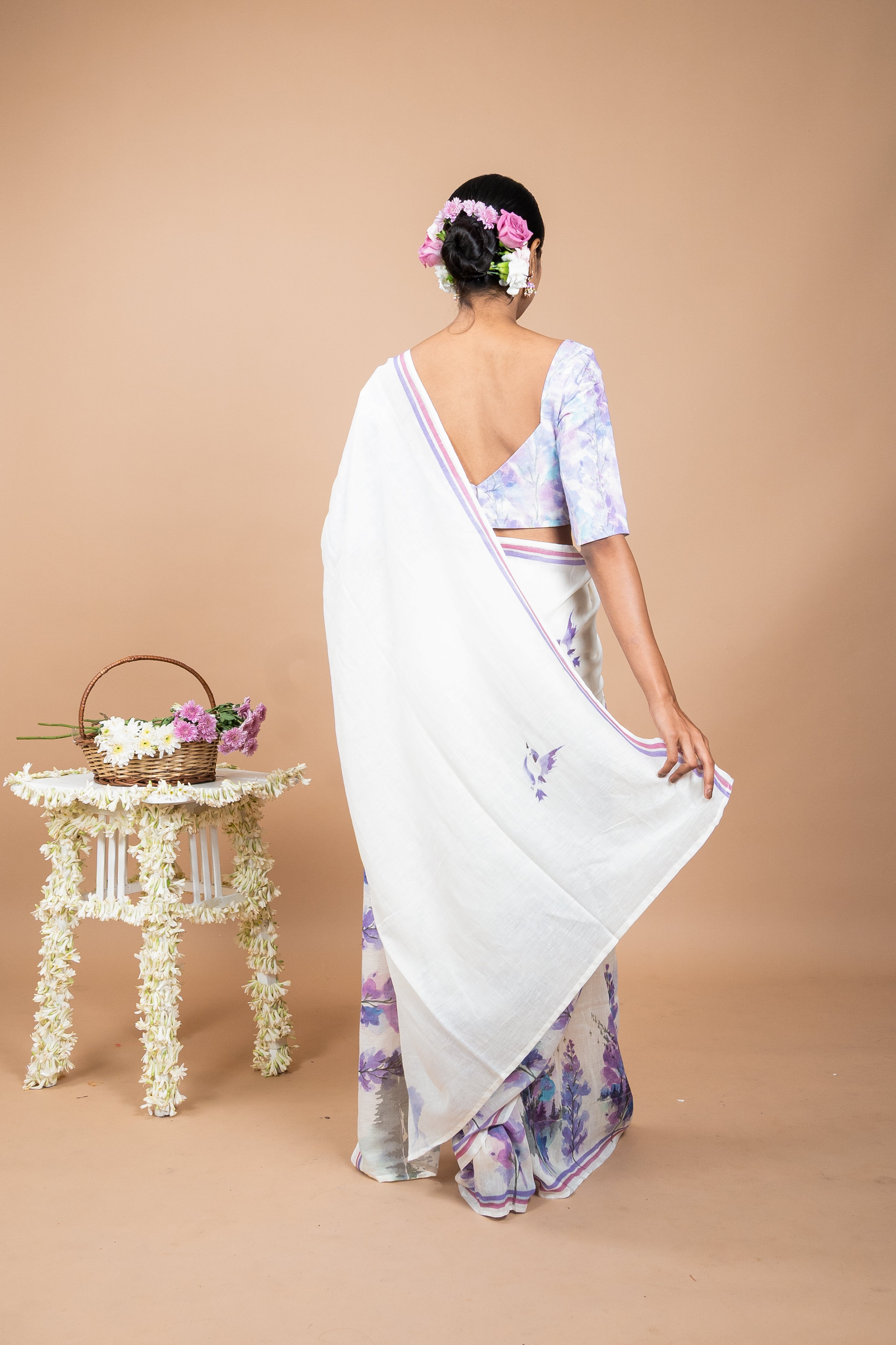Dual-coloured-double-bordered-white-colour-saree