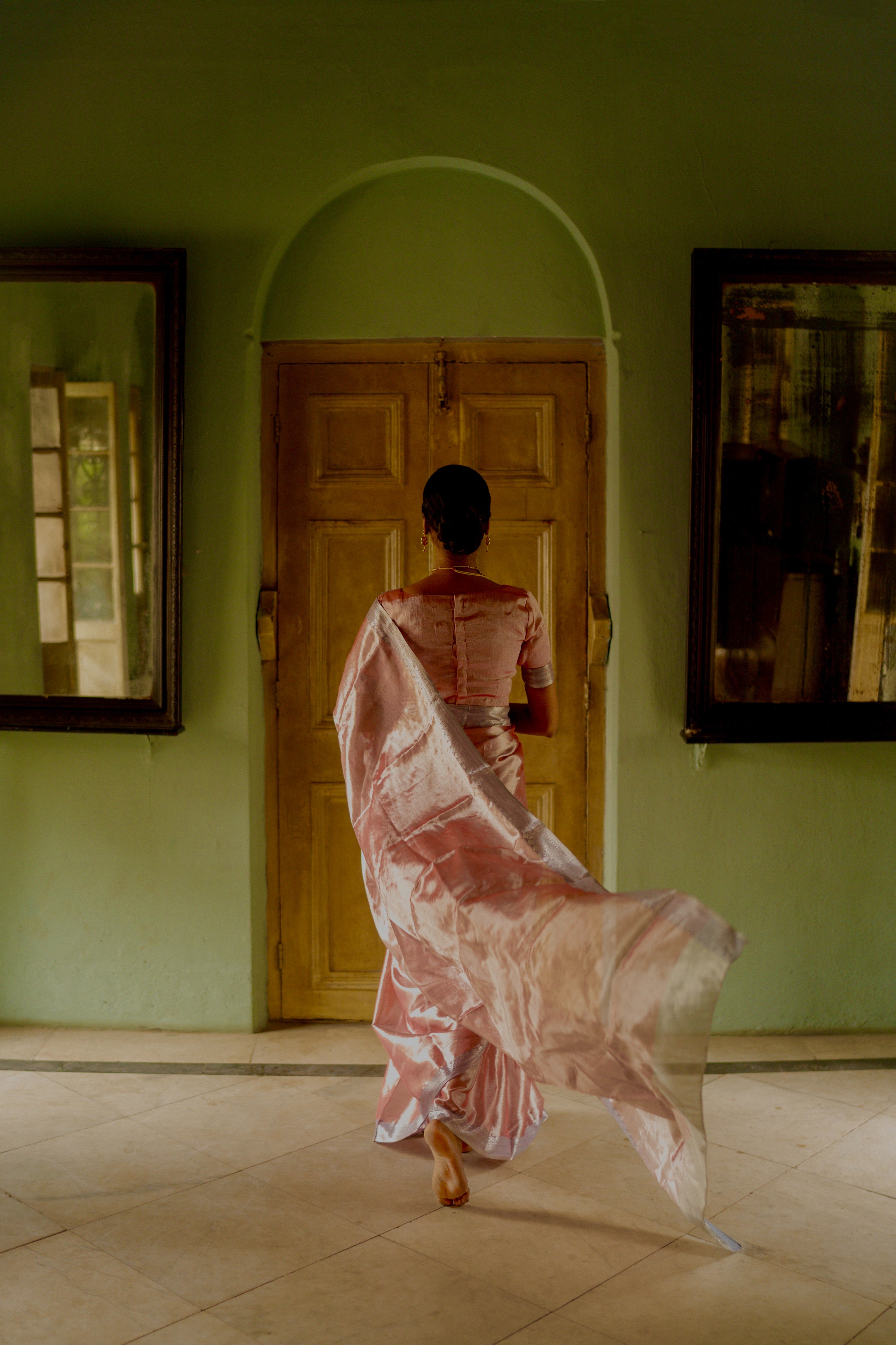 Glory to the crown TLR-262 I Pastel Coffee Handloom Saree with minimal Flaws