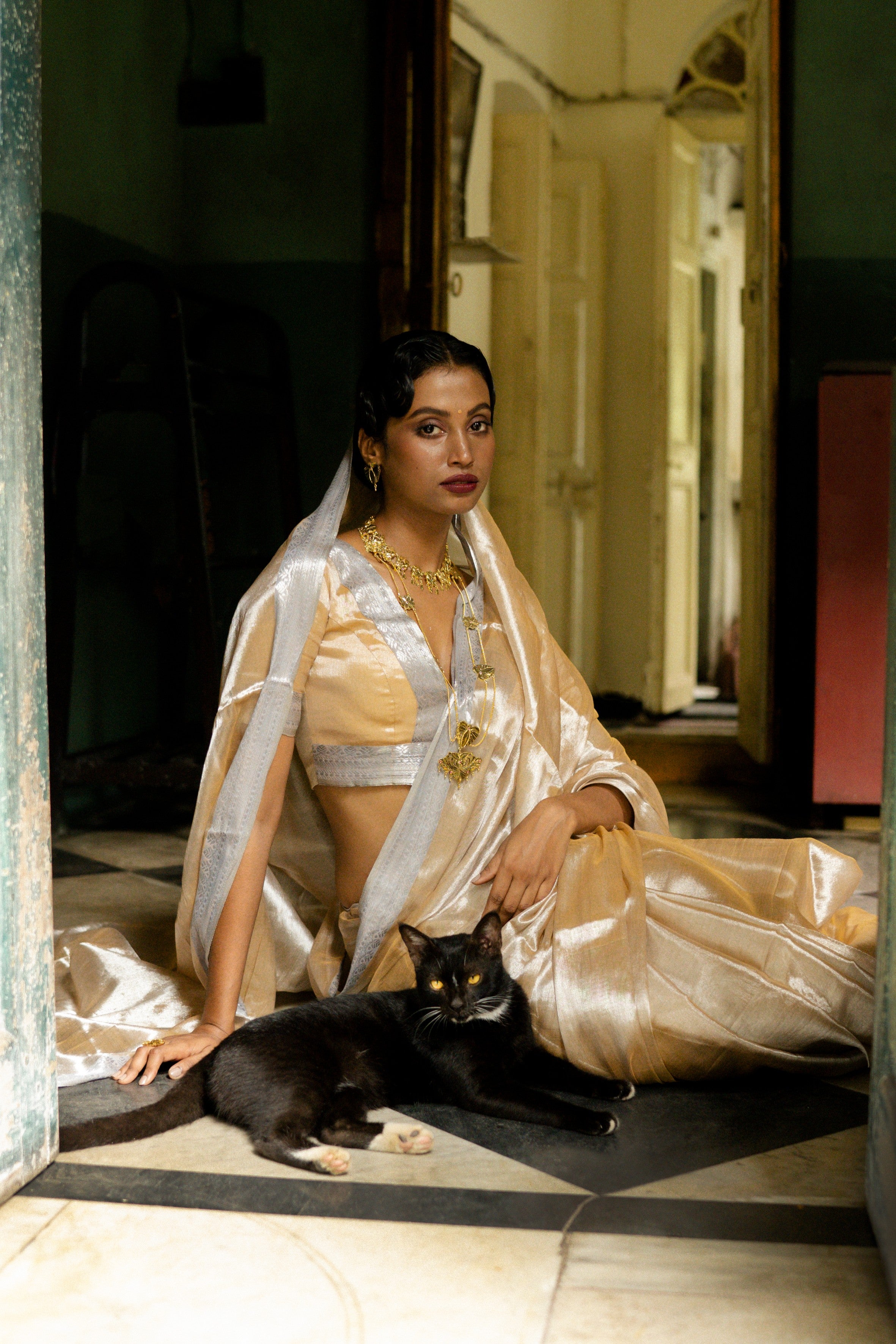 Her Highness TLR-261 I Ivory Handloom Saree with minimal Flaws