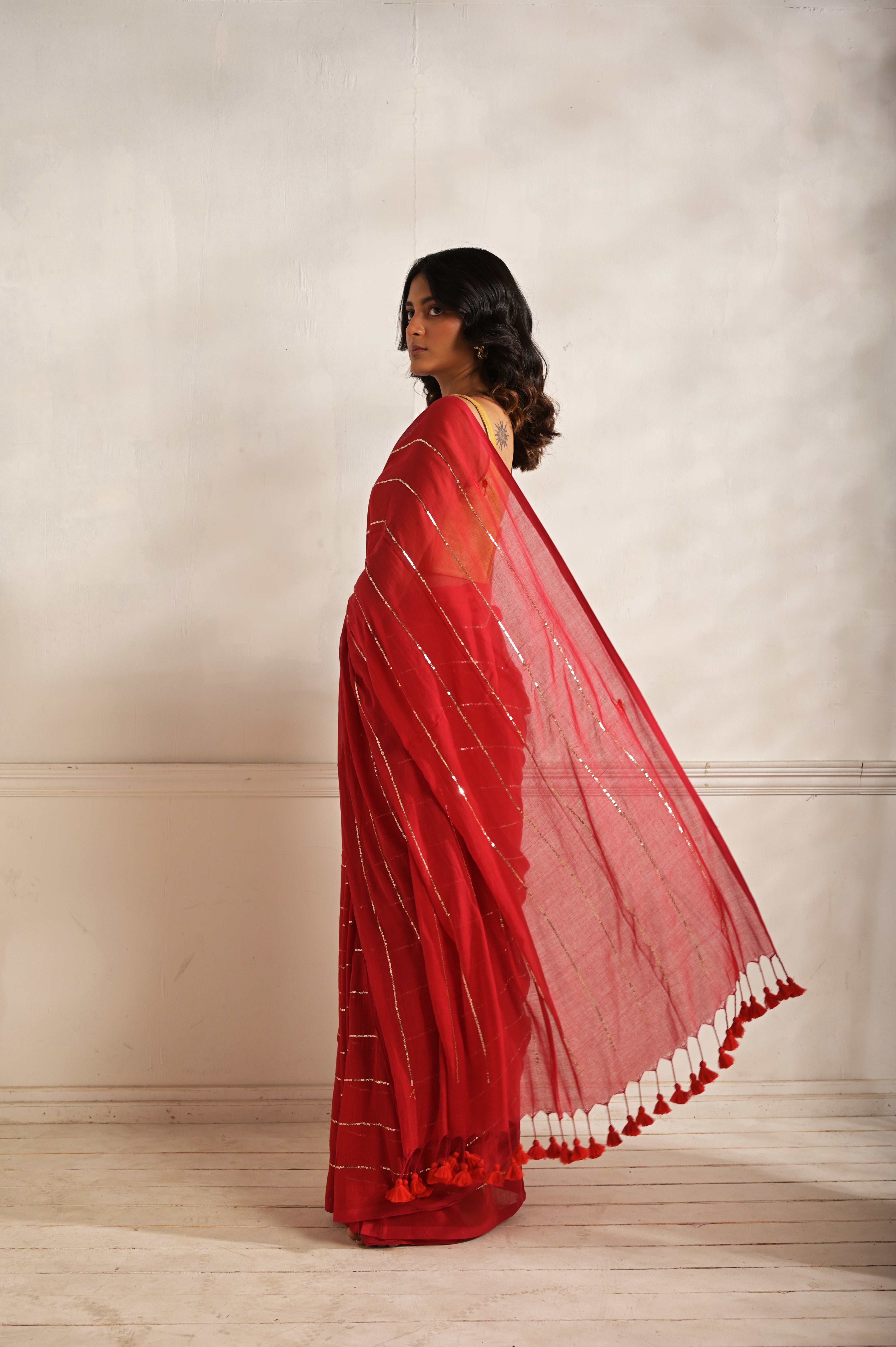 Dilruba TLR-326 I Red handloom mul cotton saree with minimal Flaws