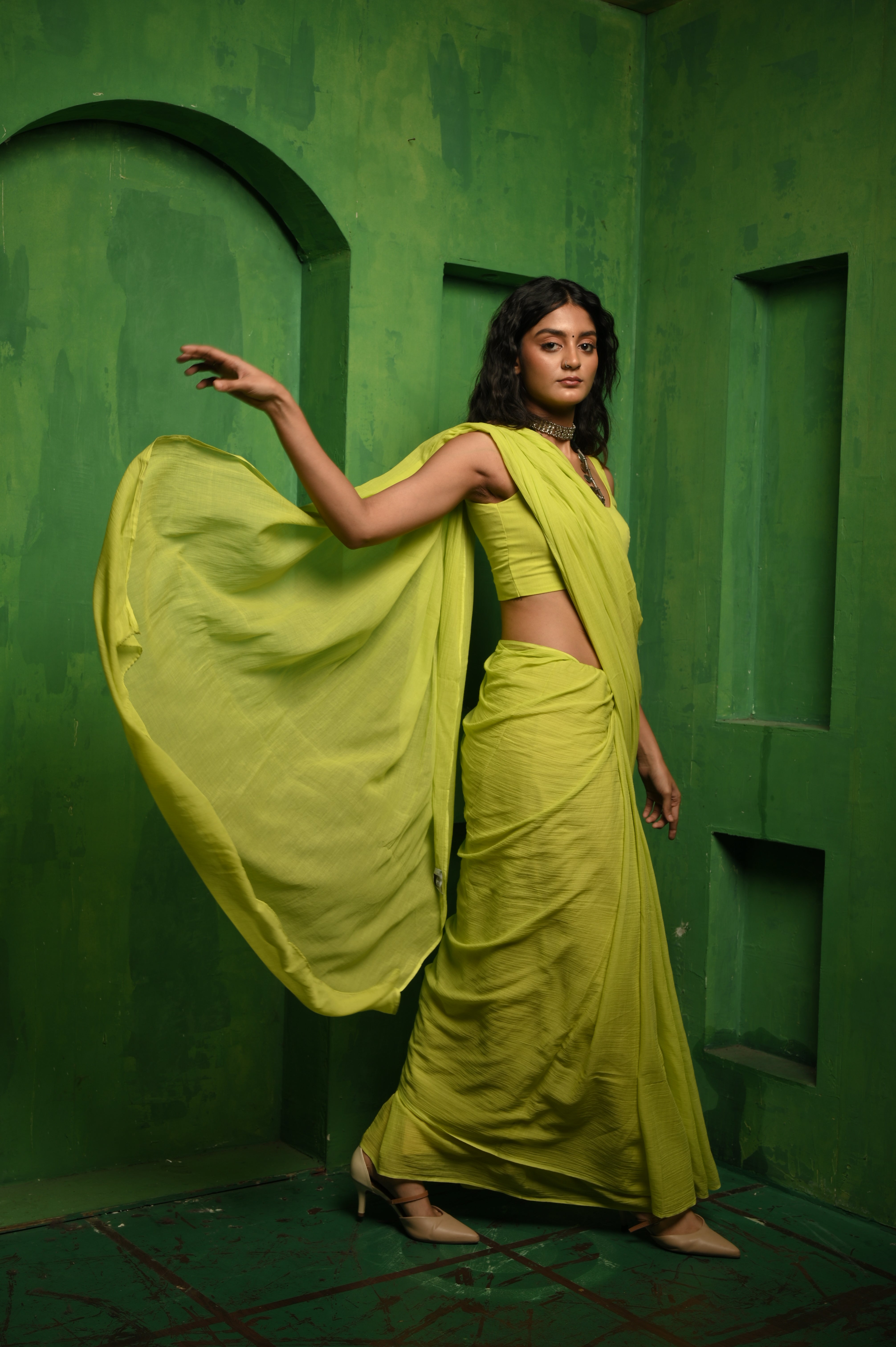Handwoven Lime Green Mul Modal Saree With Ready to Wear Sleeveless Blouse Combo (Lime Lush & Citron Charm)