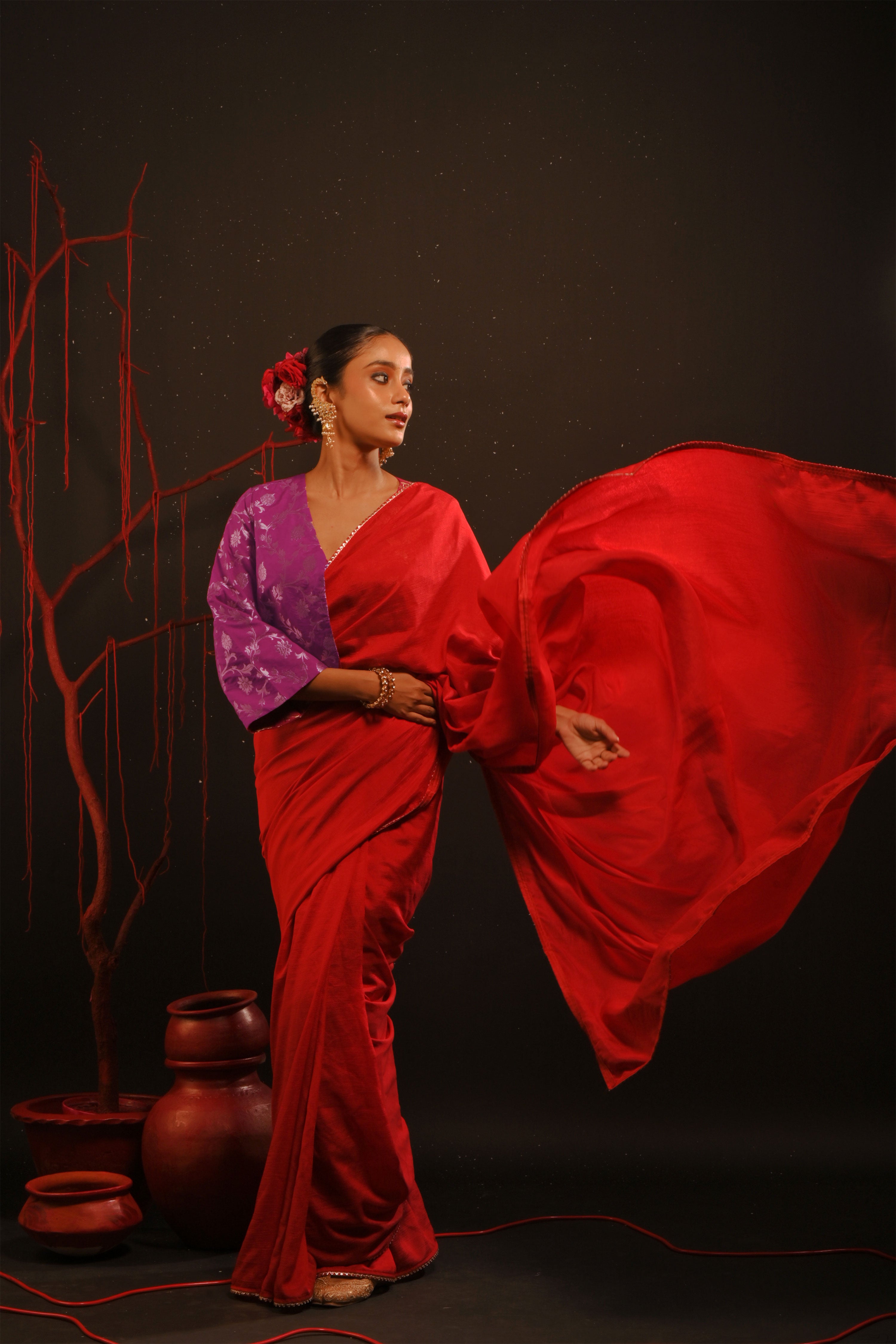 Vihika I Red Chinon saree with samosa lacr border