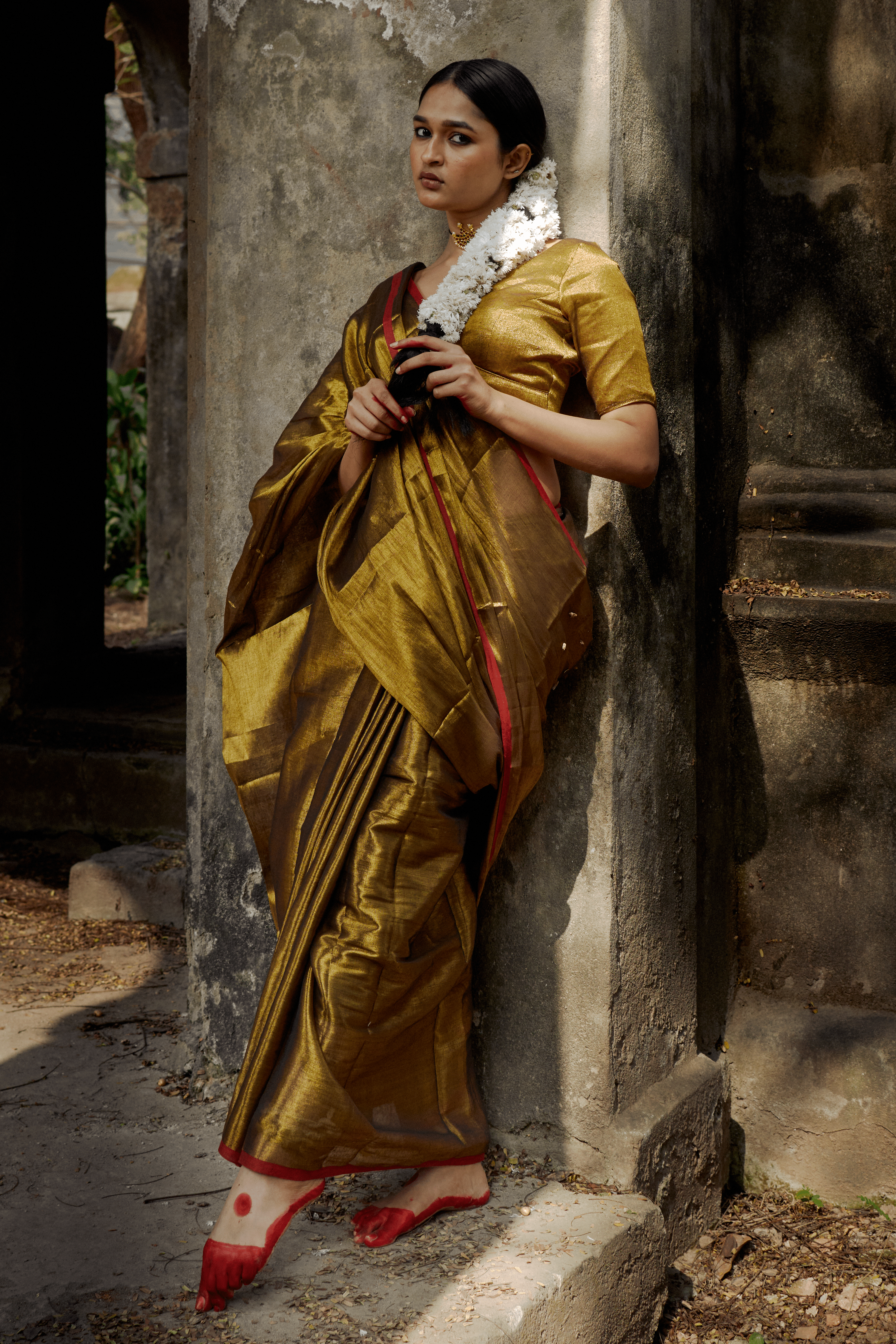 gold-metallic-saree-online