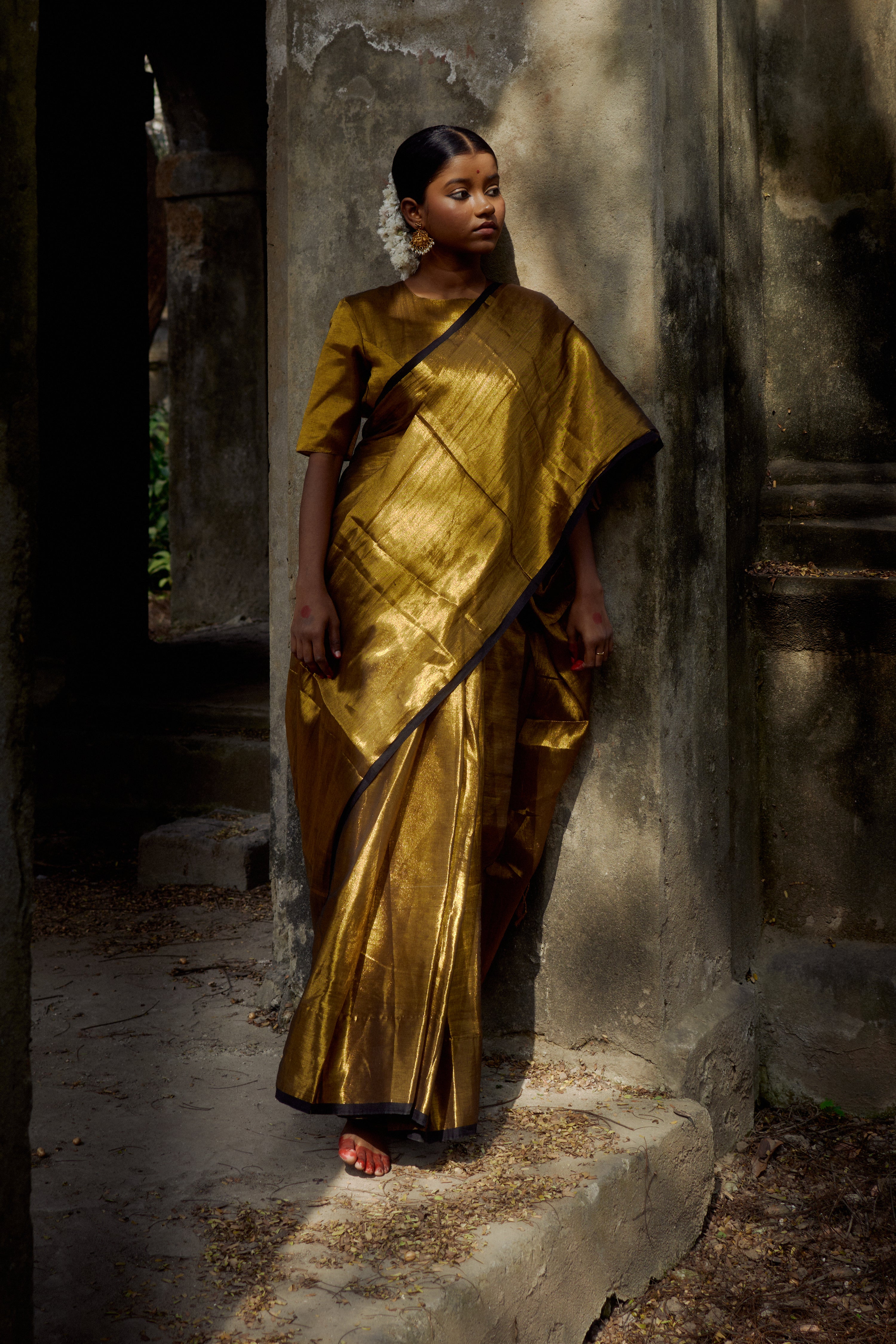 Handwoven Golden Tissue Saree with Ready to Wear Golden Boat Neck Blouse Combo (Shikhara & Dil Sona Hai)