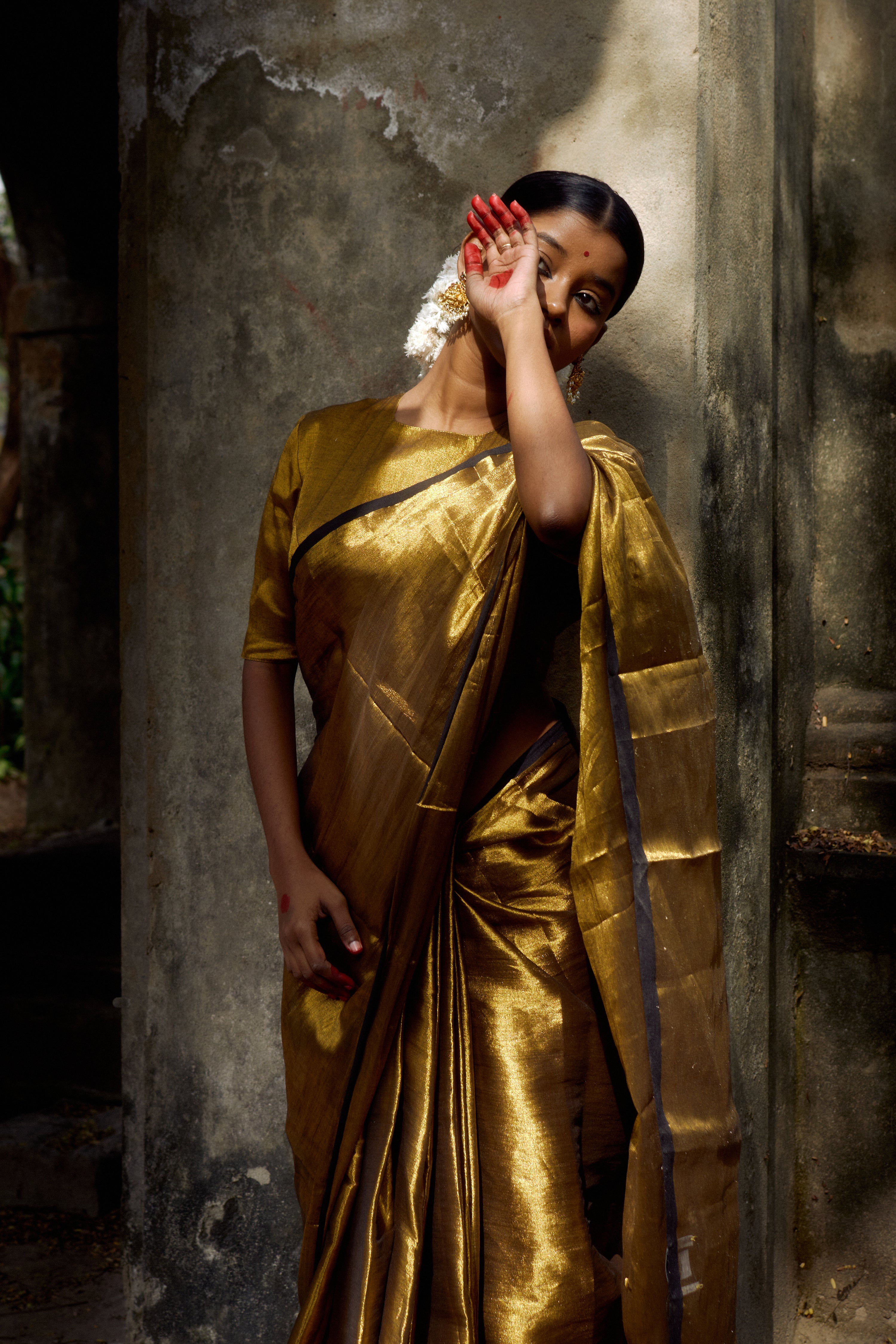 Handwoven Golden Tissue Saree with Ready to Wear Golden Boat Neck Blouse Combo (Shikhara & Dil Sona Hai)