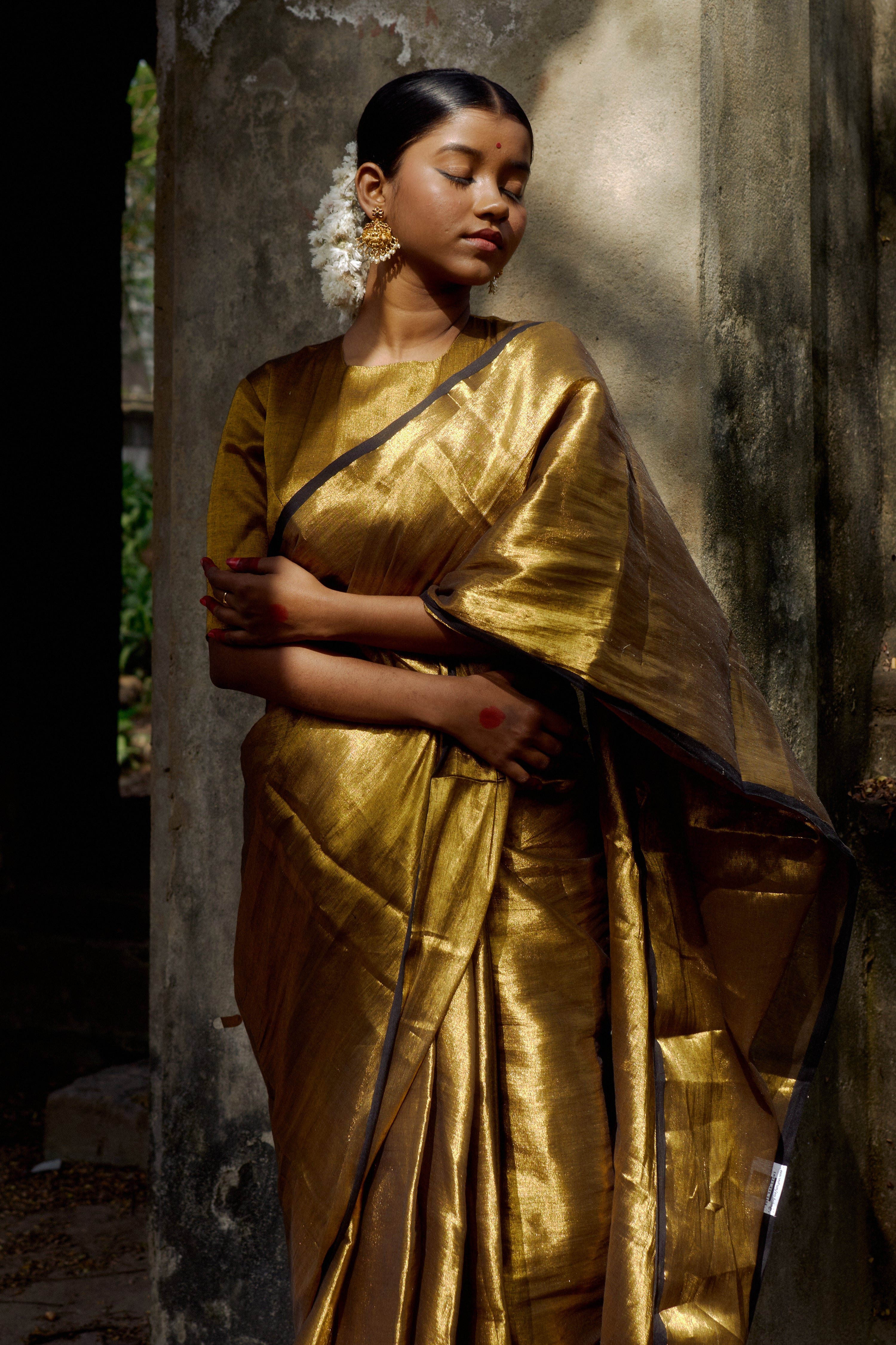 golden-tissue-saree
