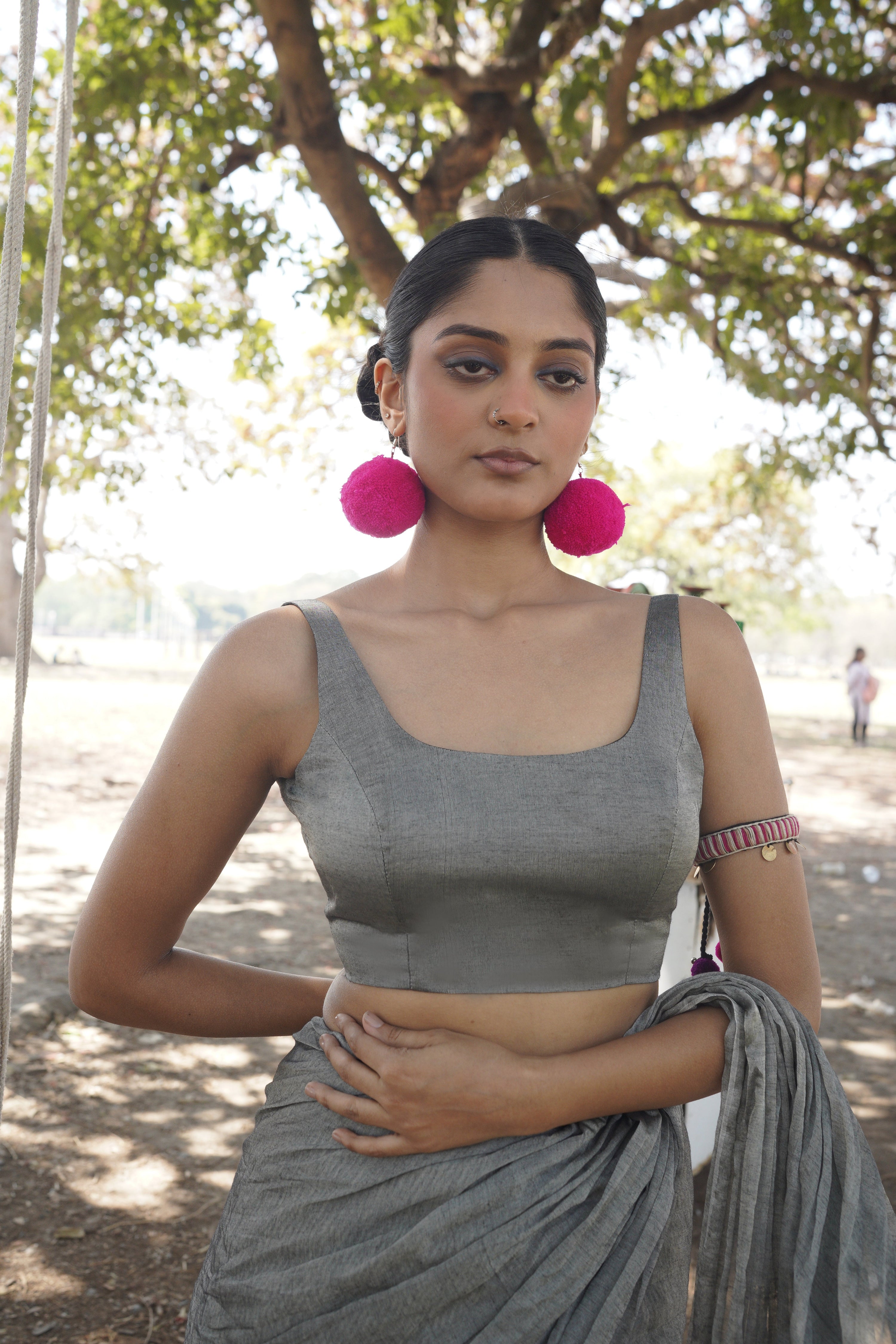 grey-sleeveless-blouse