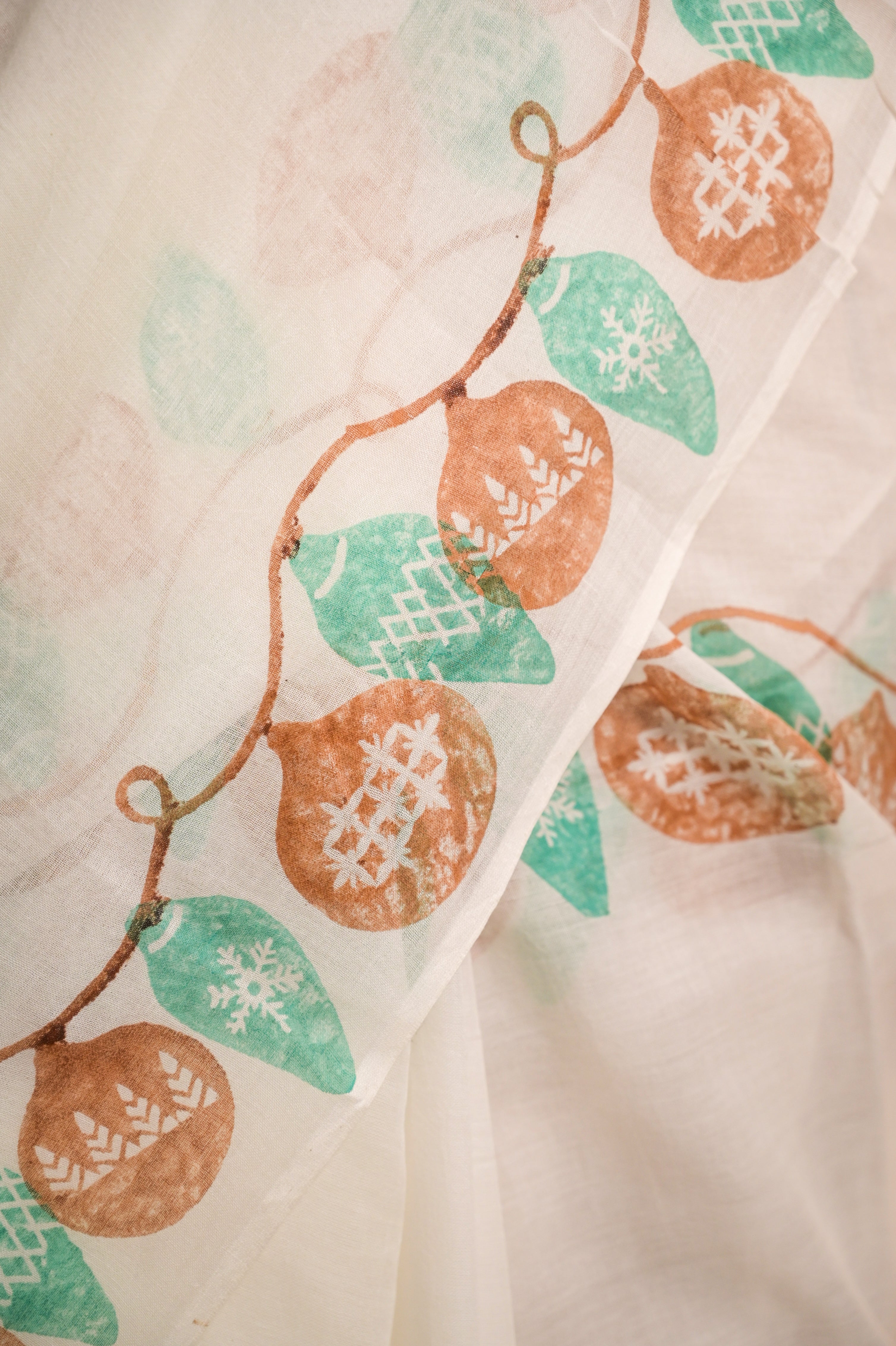 handwonen-white-coloured-saree