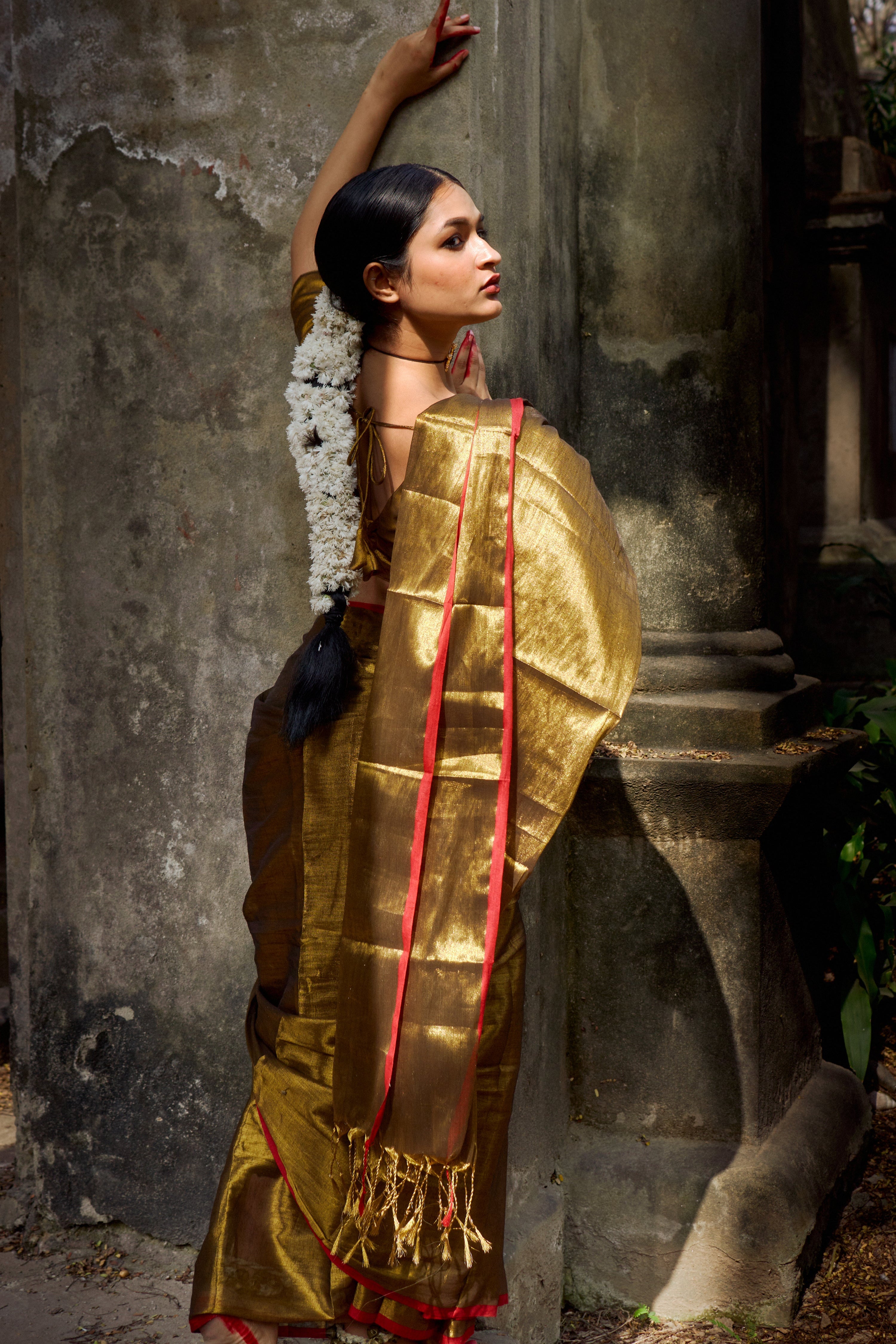 metallic-gold-handloom-saree