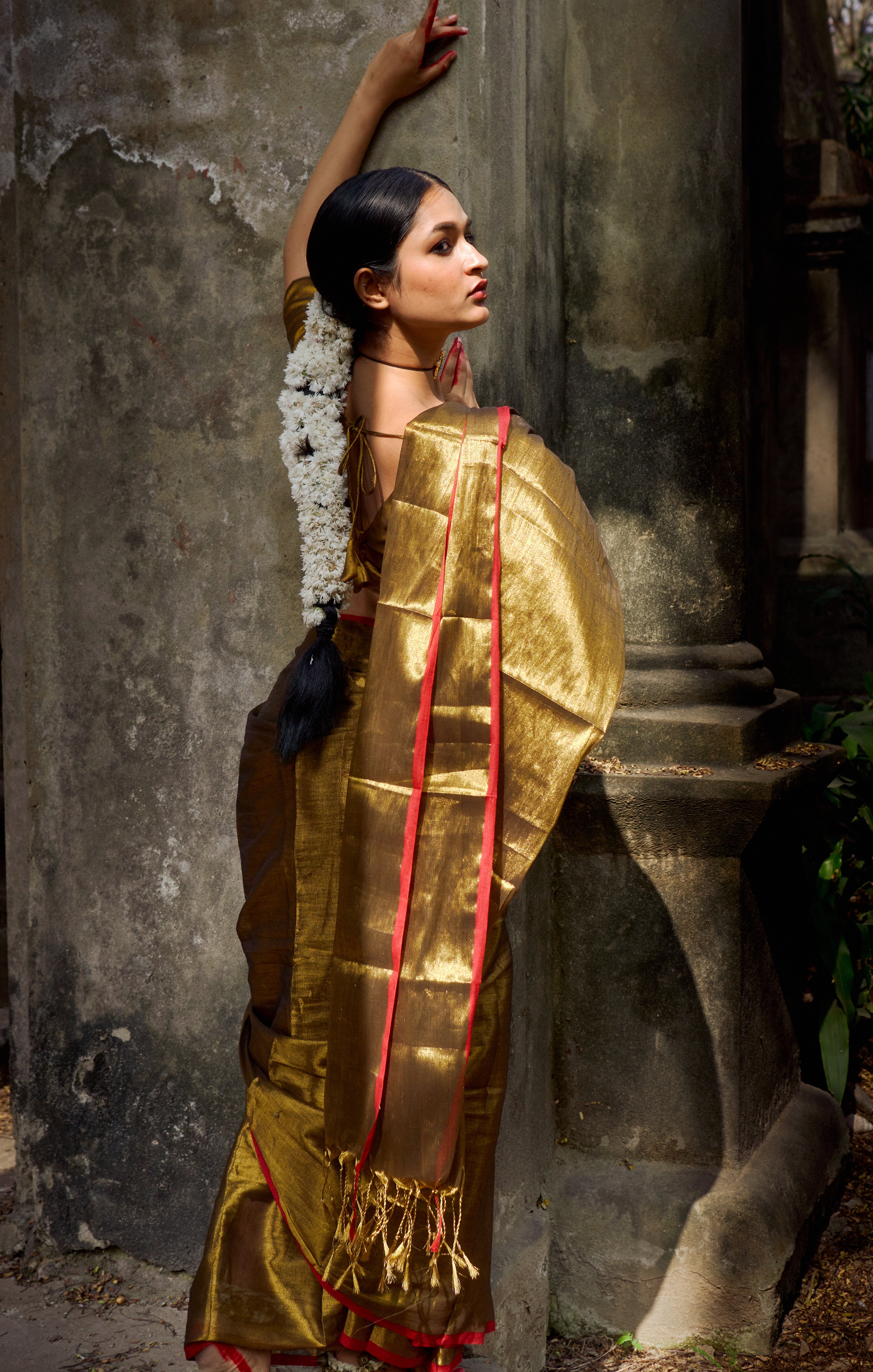 Handwoven Golden Tissue Saree With Ready to Wear Golden Plunging Neck Blouse Combo (Mayura & Sonpari)