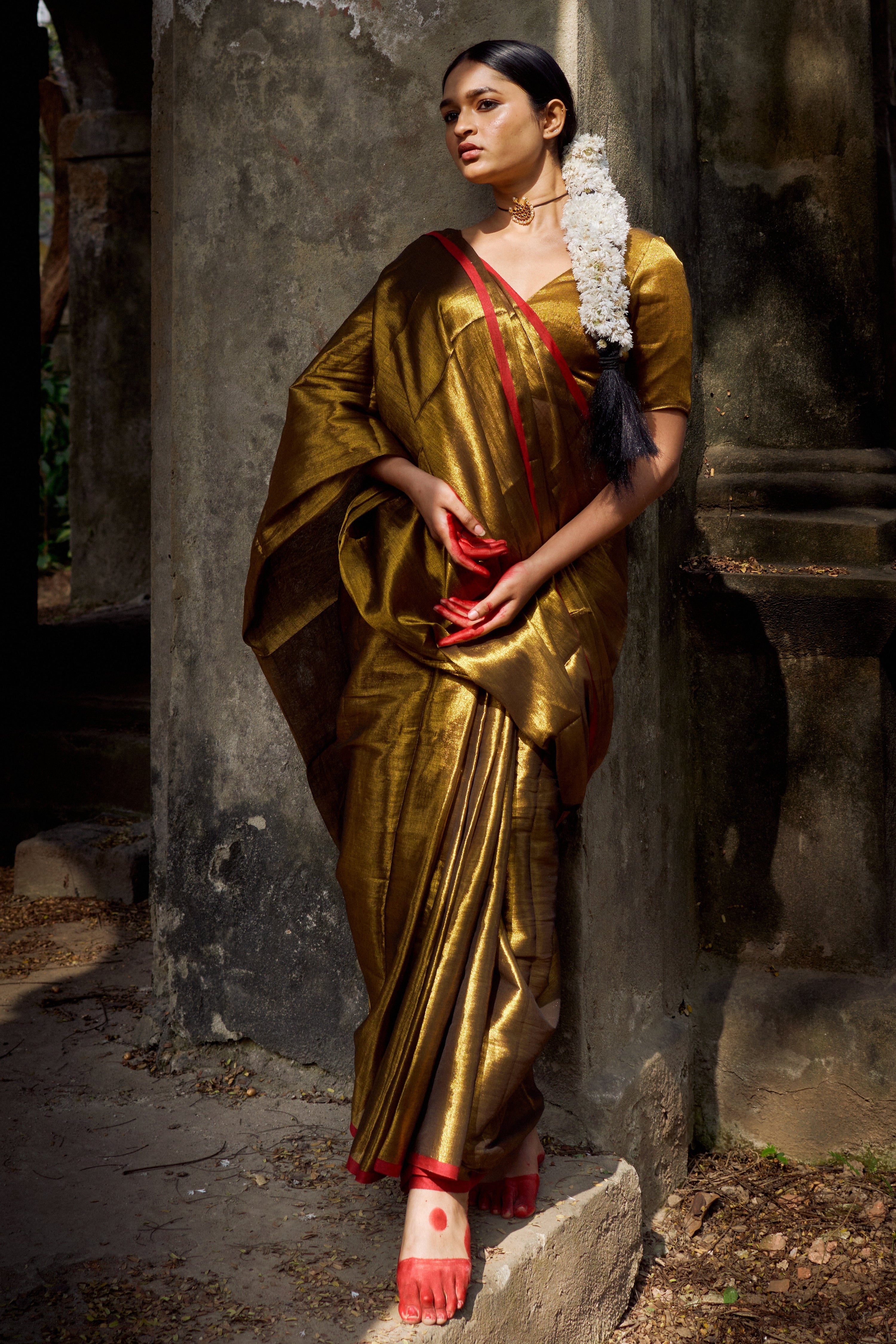 Handwoven Golden Tissue Saree With Ready to Wear Golden Plunging Neck Blouse Combo (Mayura & Sonpari)