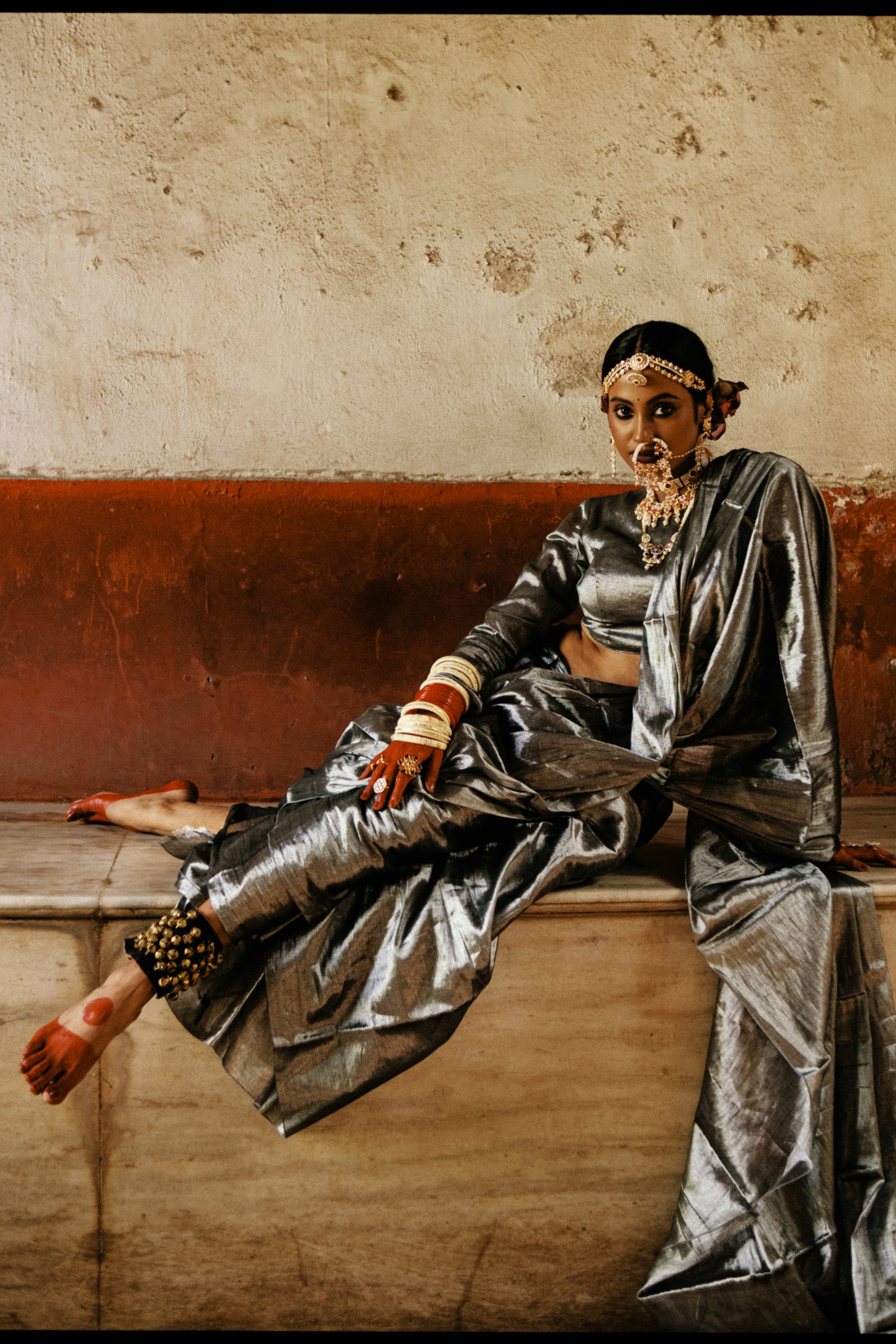 silver-coloured-saree