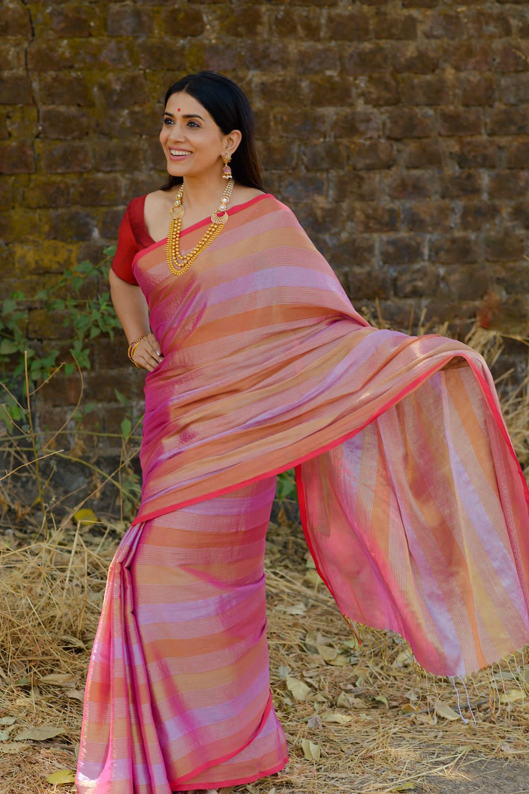 Peach Crown TLR-260 I Multicolourd striped handloom saree with minimal Flaws