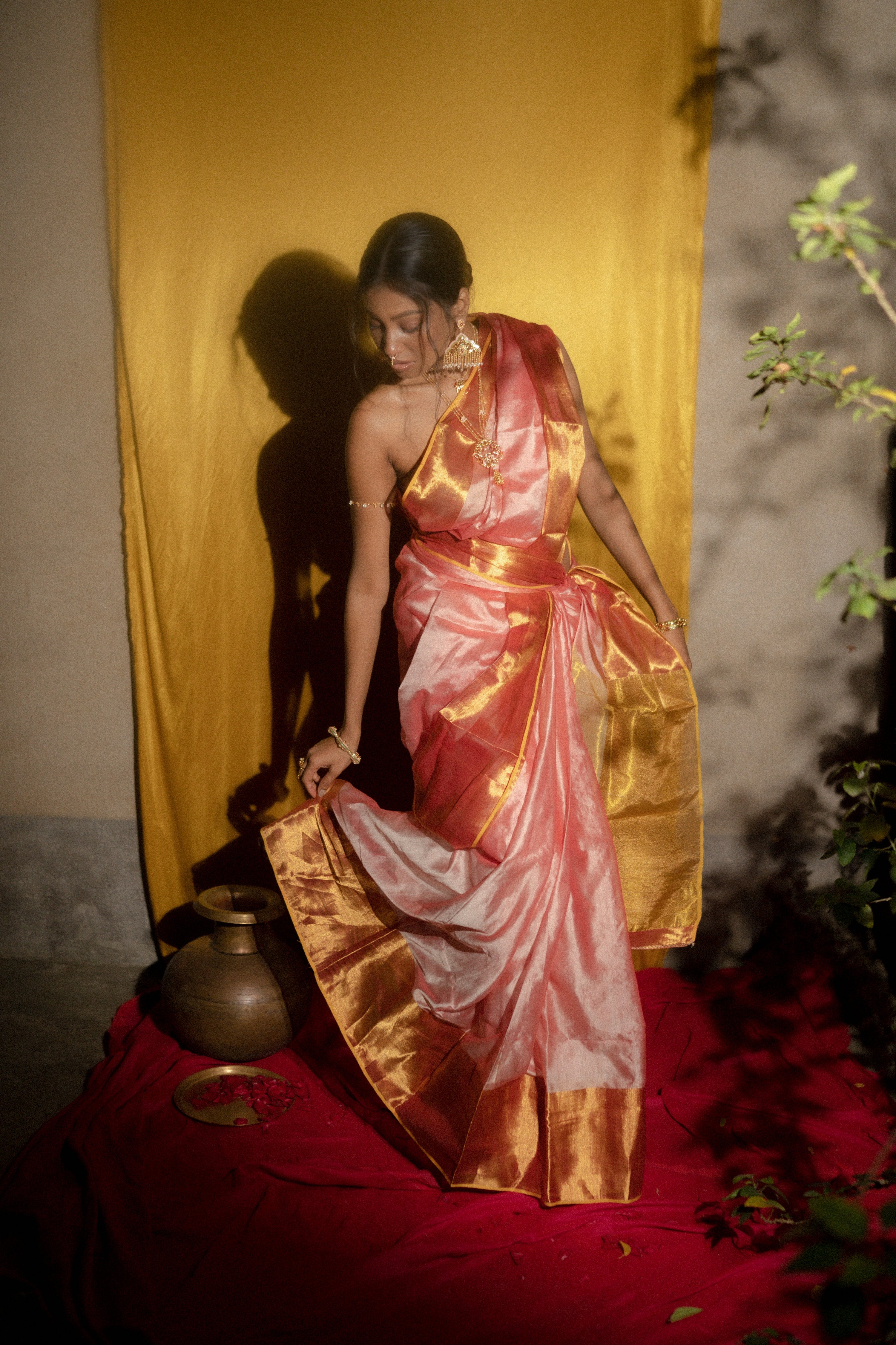 Mohini TLR-402 I Pink handloom saree with with minimal Flaws