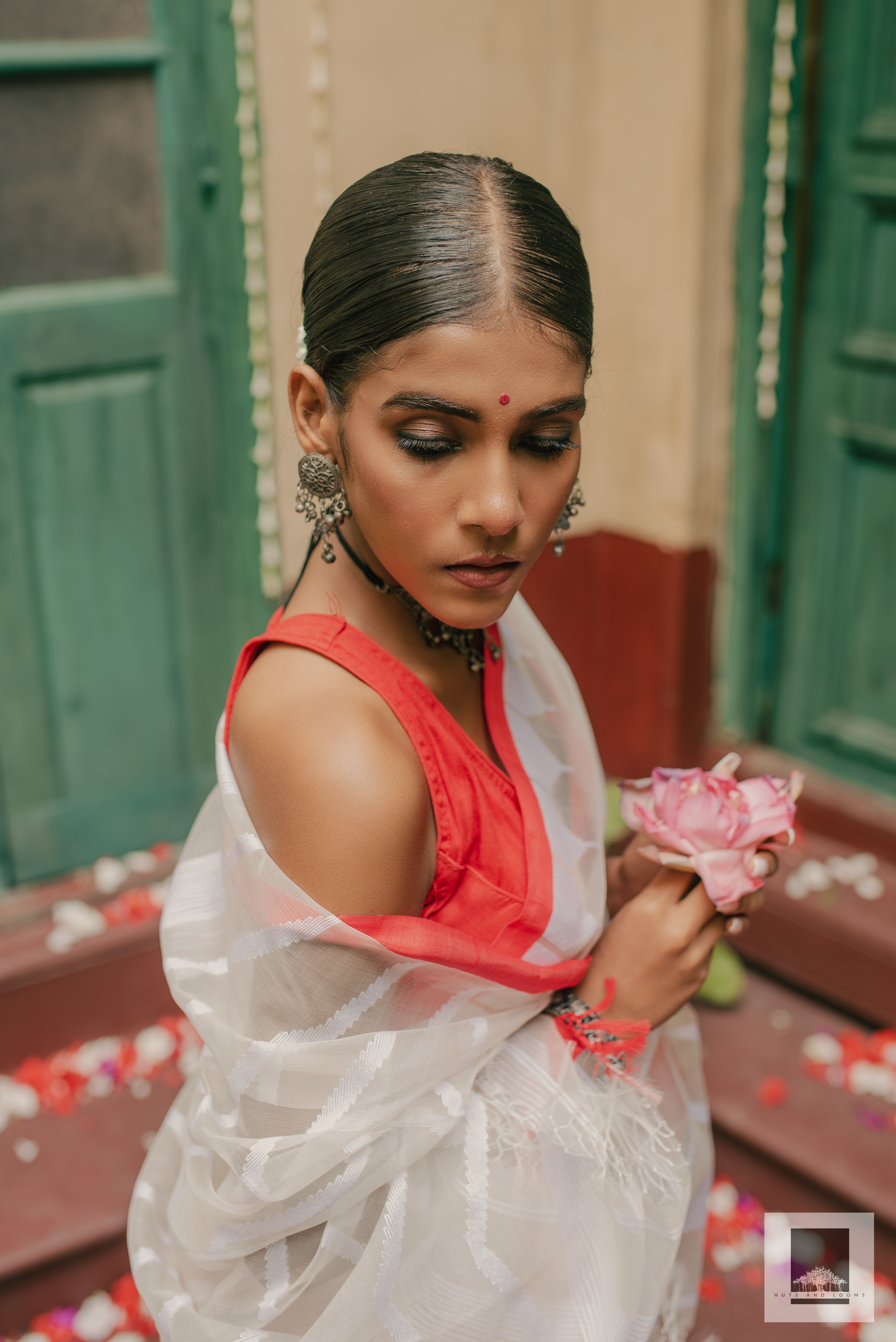 Jaya |  Red And White Handloom Silk Saree
