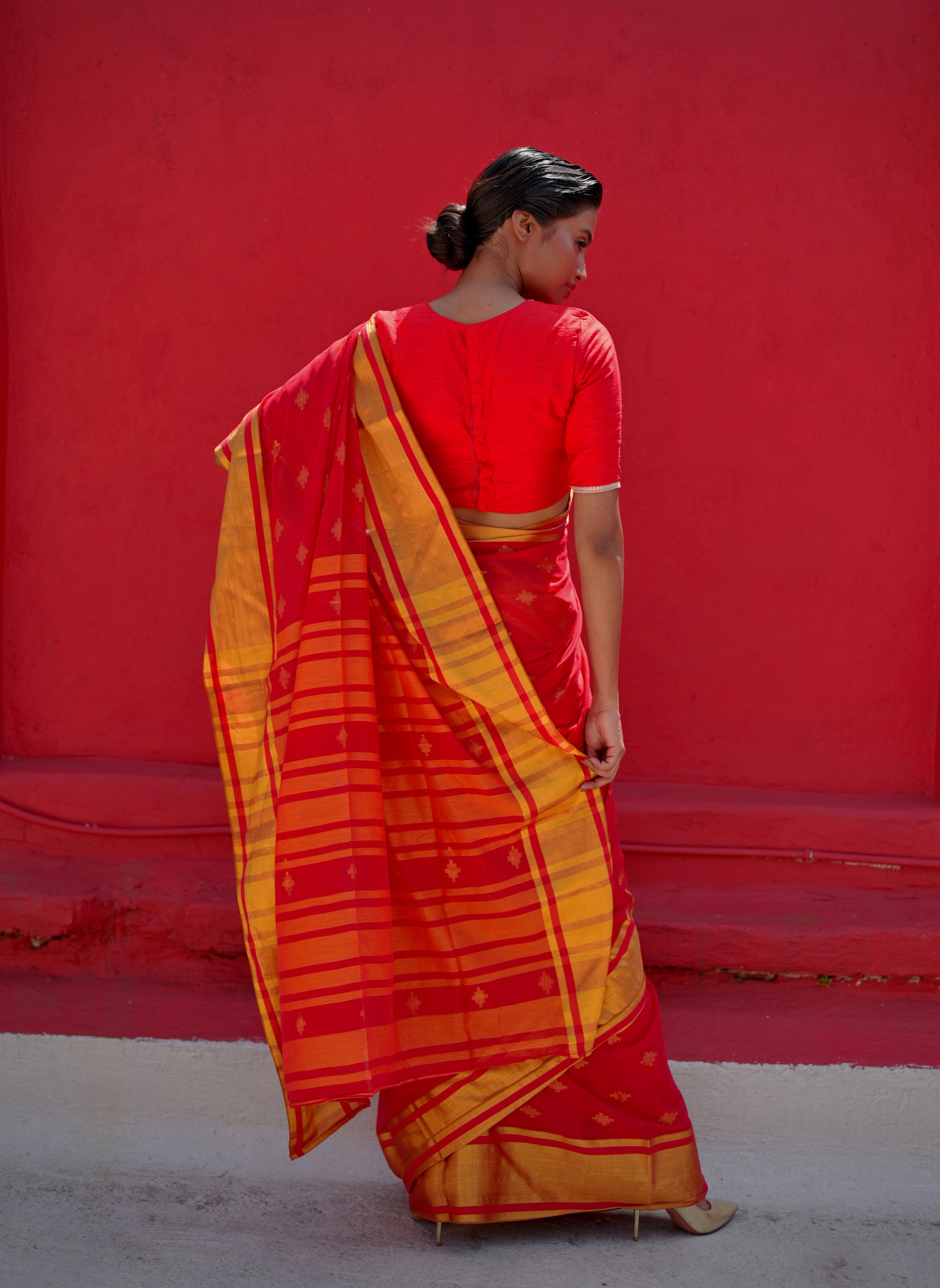 kanta I Red Handloom Cotton Saree with Jamdani Motifs