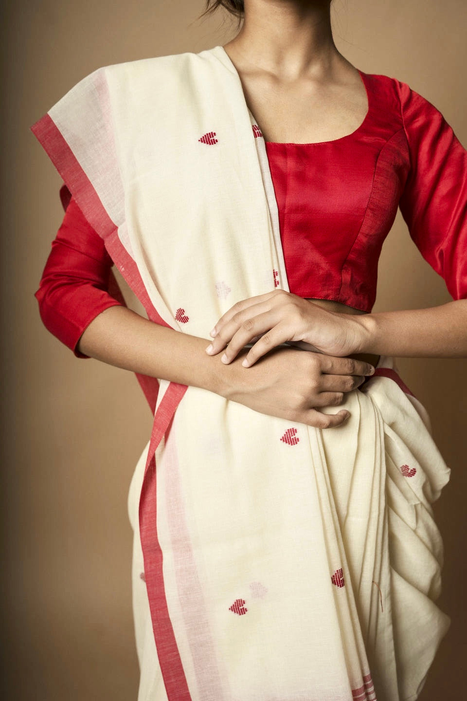Alabaster I White cotton saree with red heart Jamdani motifs