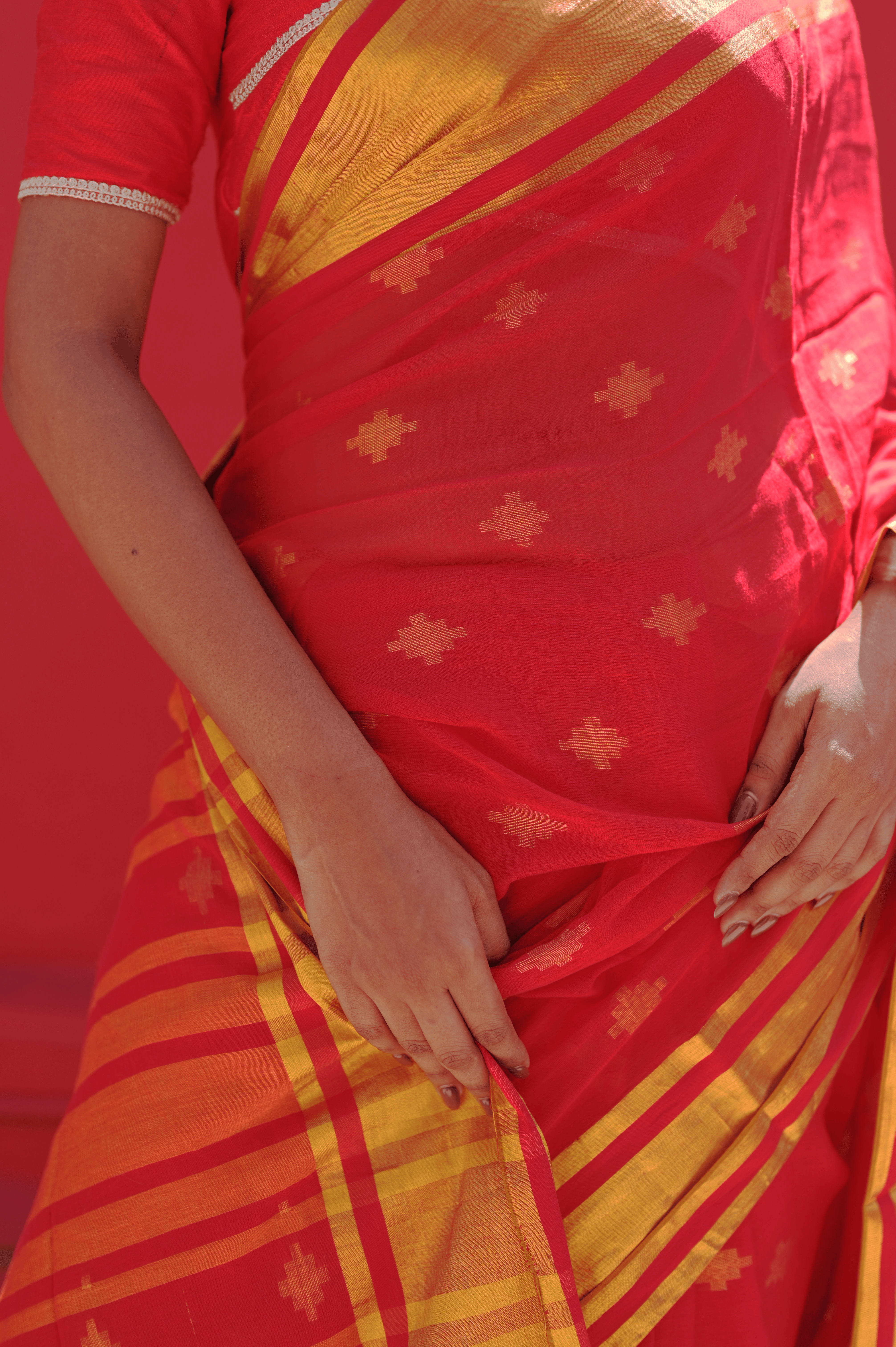 kanta I Red Handloom Cotton Saree with Jamdani Motifs