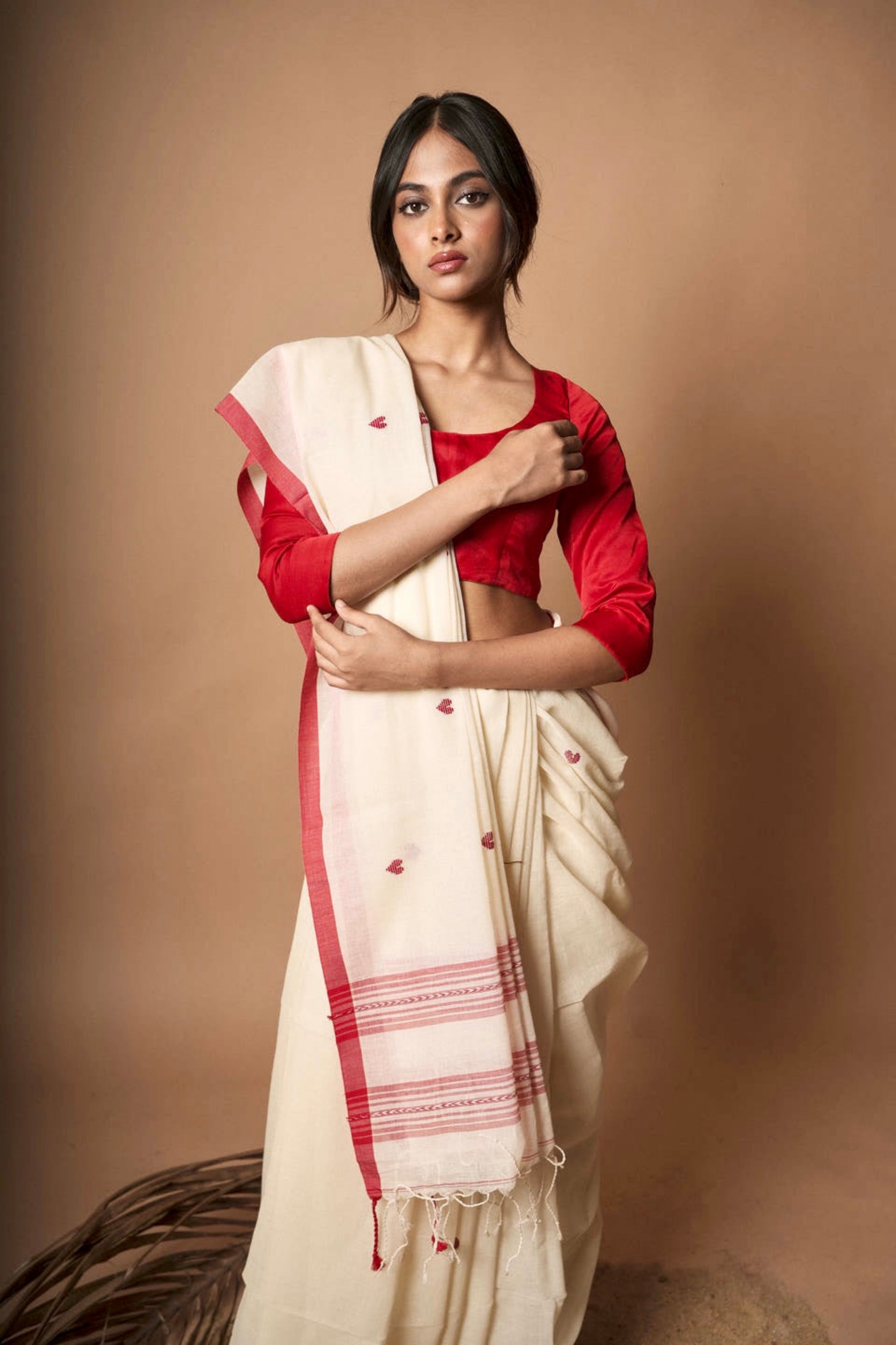 Alabaster I White cotton saree with red heart Jamdani motifs