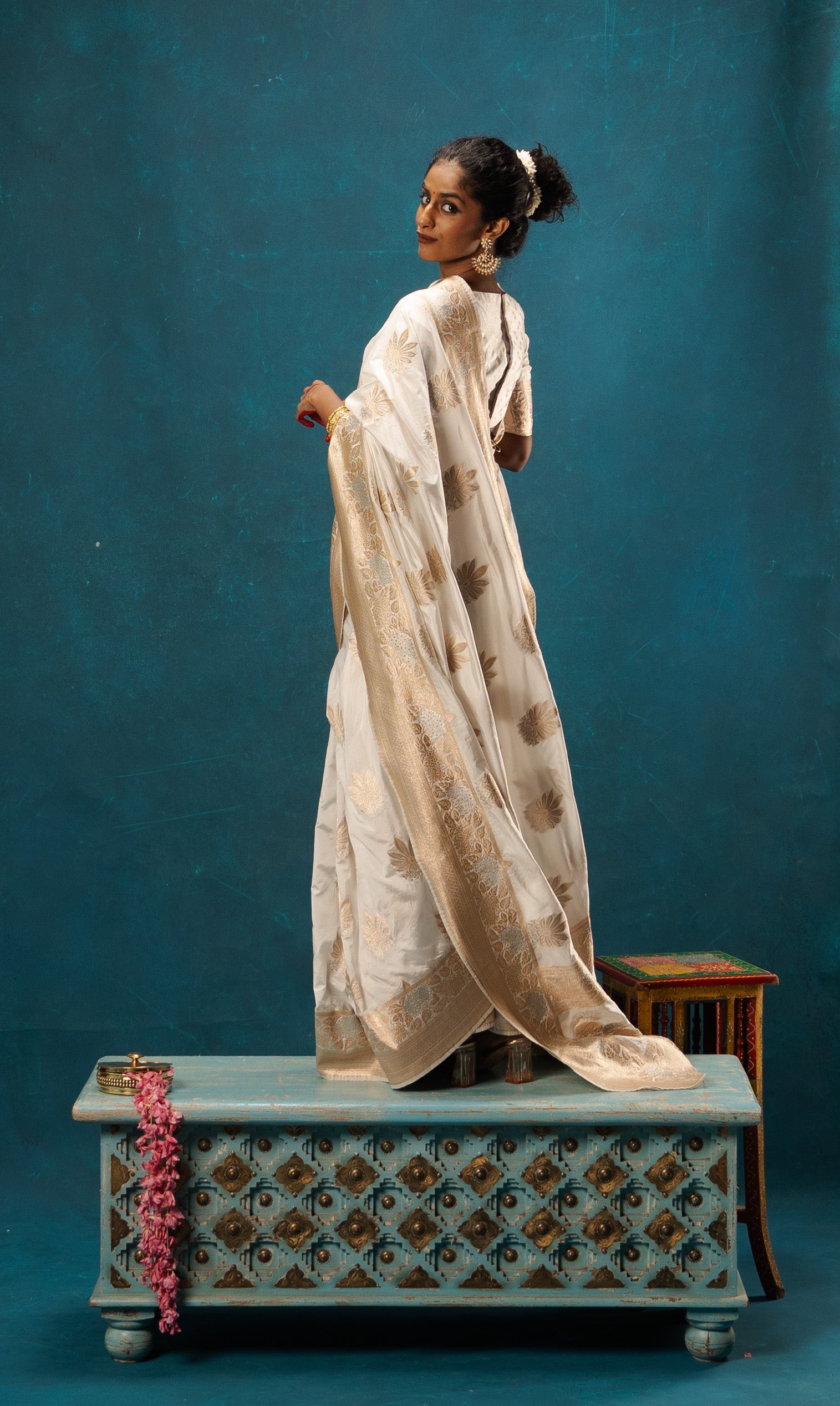 Dhumravarna I White Handwoven Banarasi Saree with Floral Jaal Zari Border and Hemp Butas