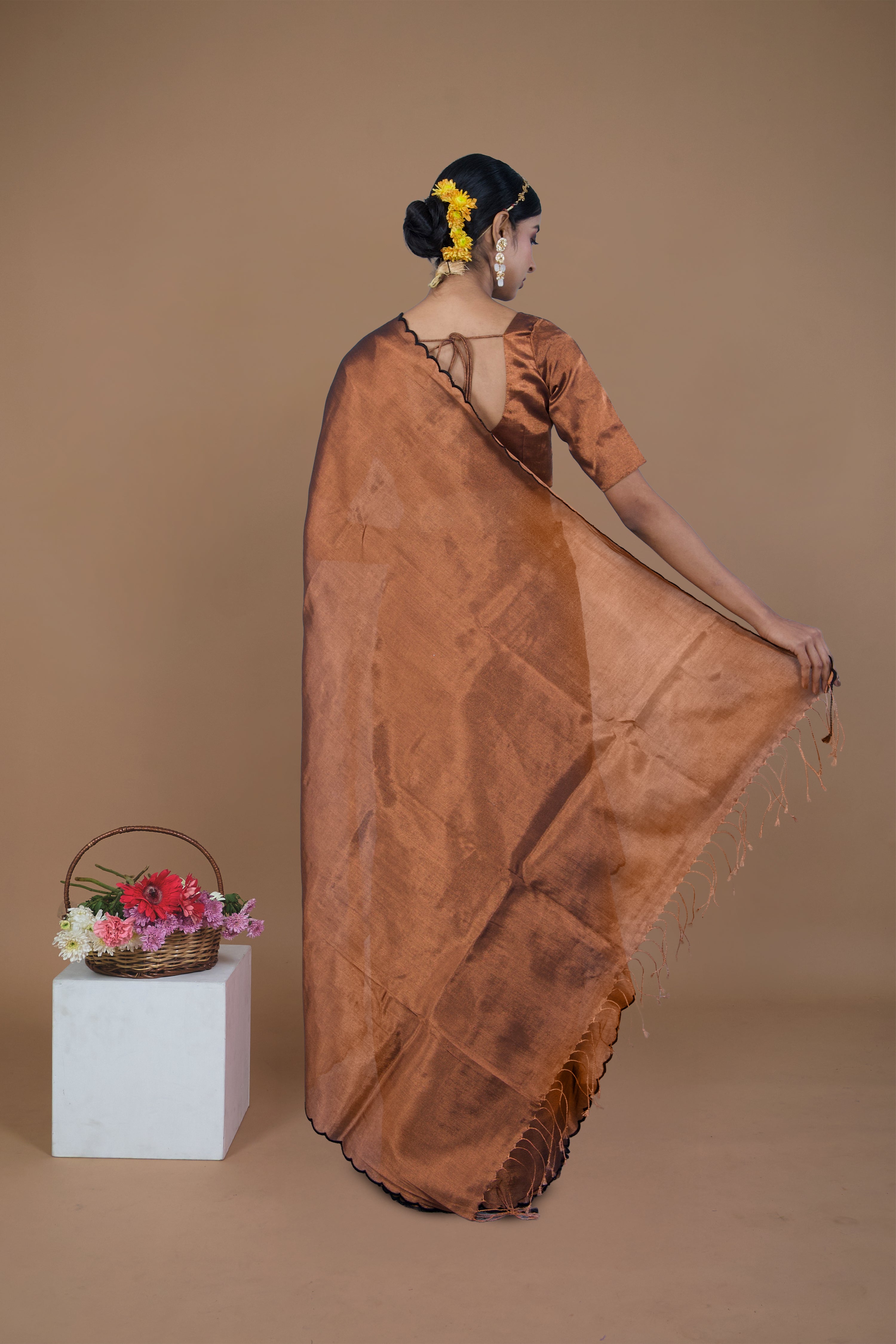 Shaili I Copper handwoven tissue saree with scalloped pallu and border