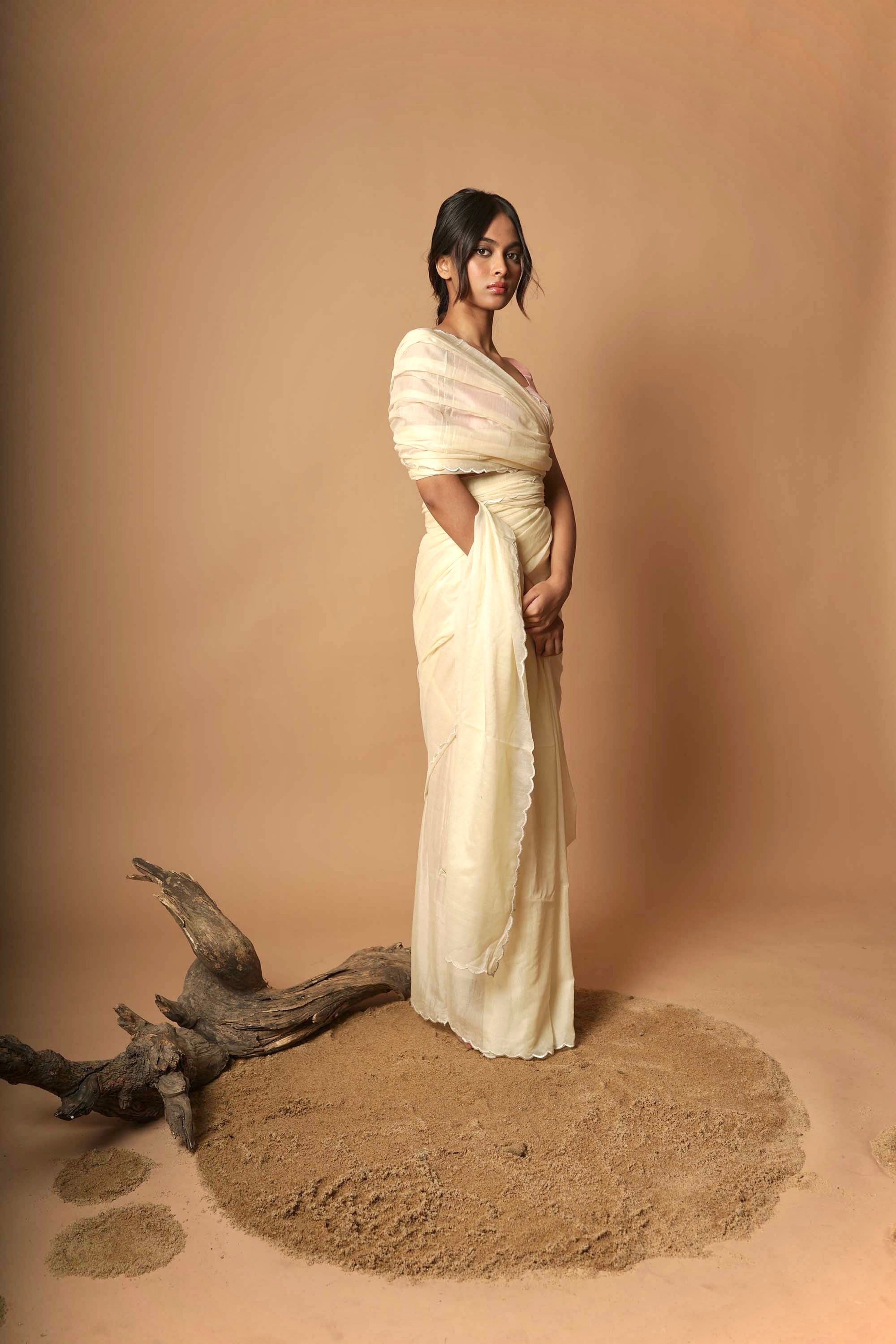 off-white-colour-saree-with-hand-scalloped-border