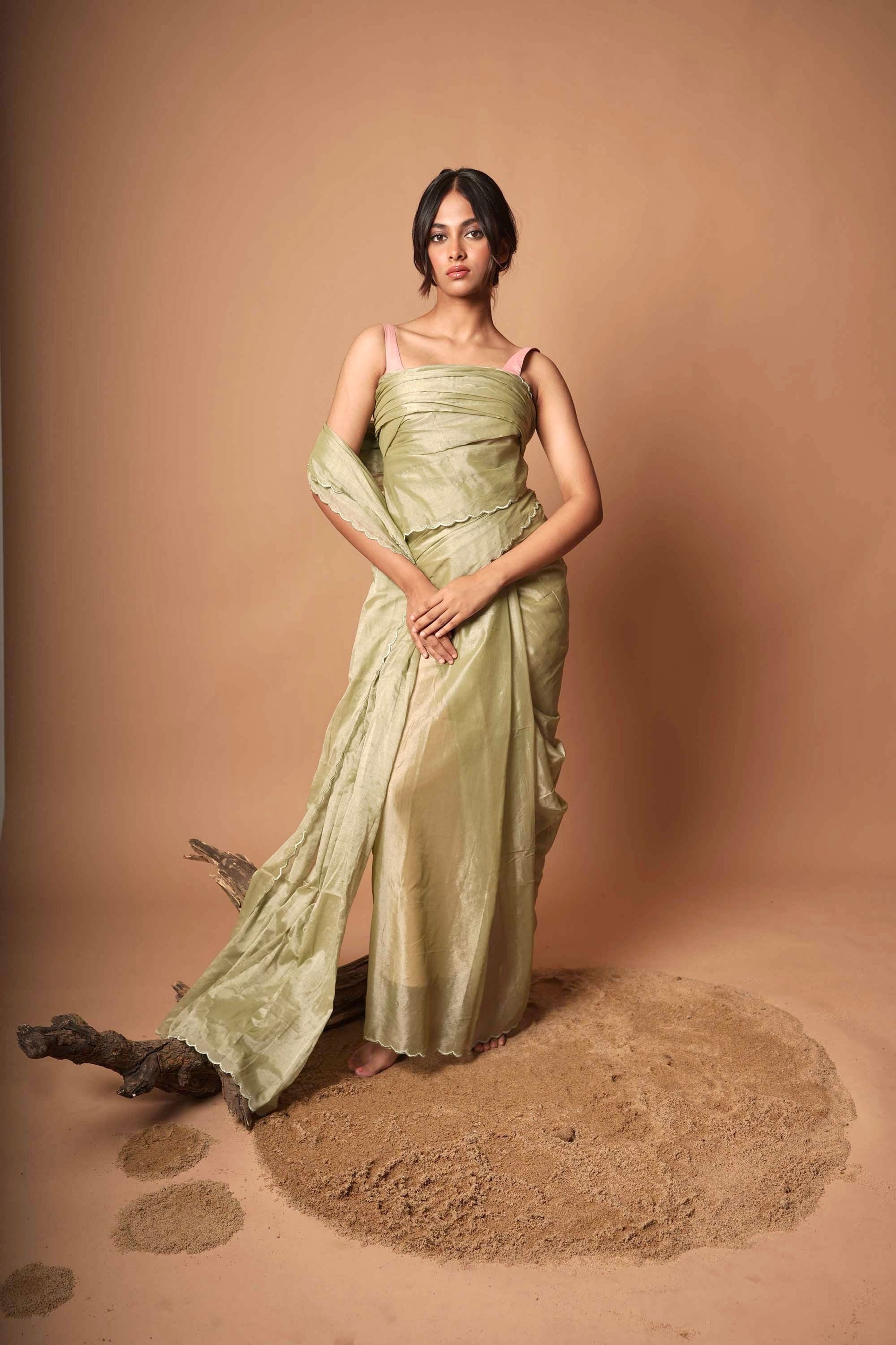 green-coloured-handwoven-saree-with-hand-scalloped-border