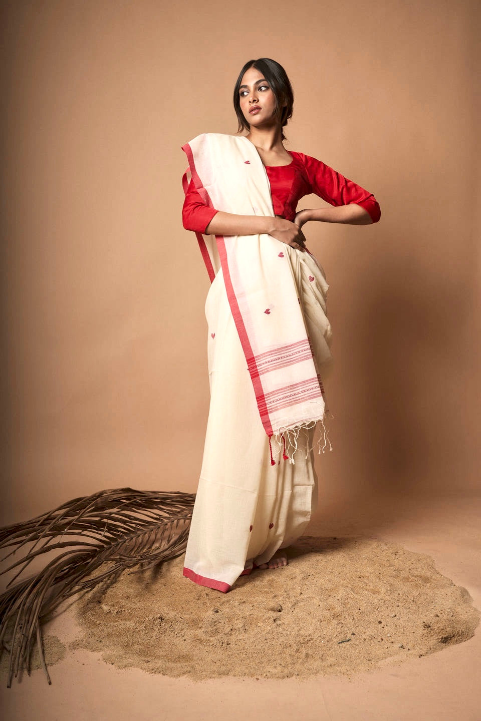 Alabaster I White cotton saree with red heart Jamdani motifs