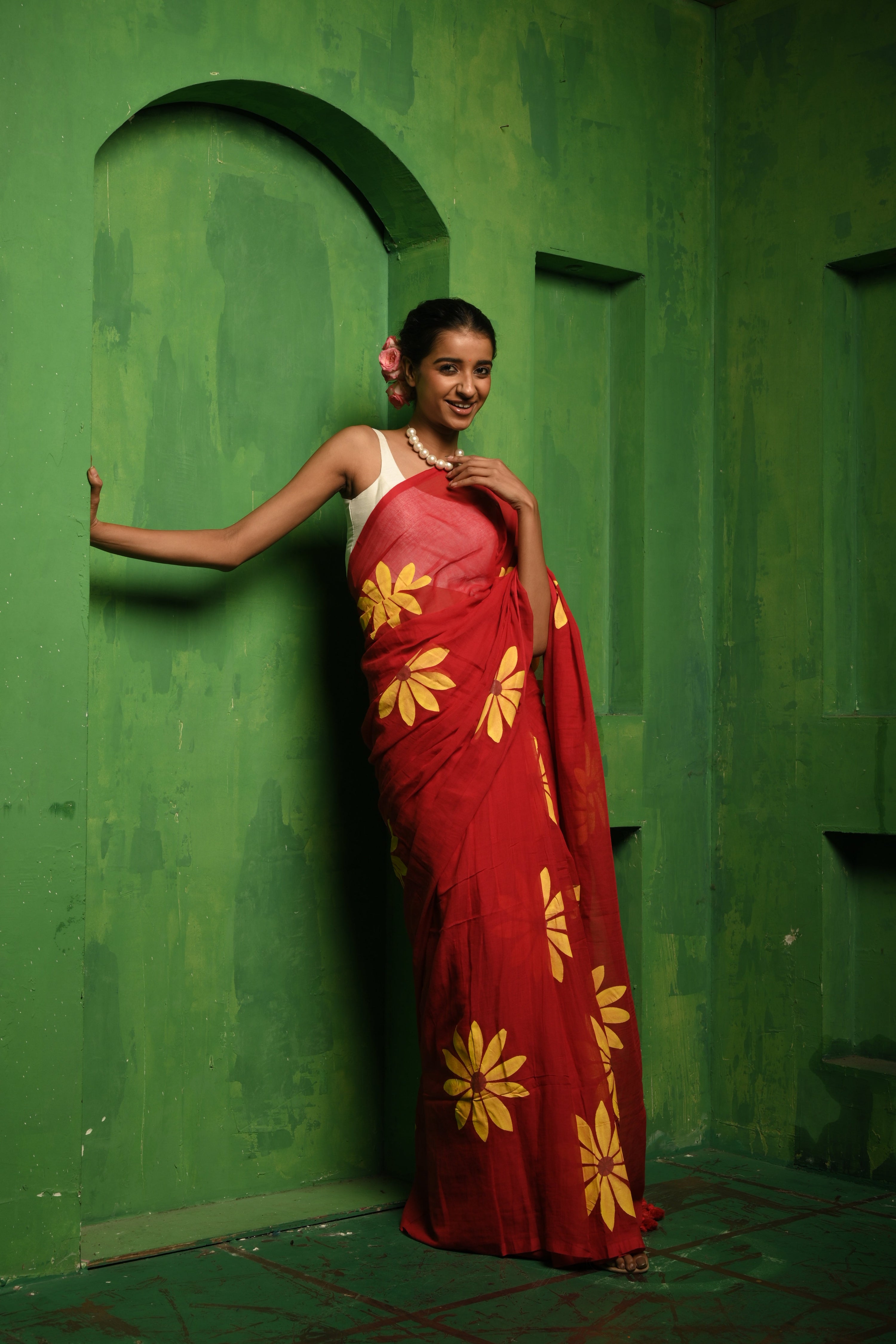 red-mul-cotton-handloom-saree-with-tassels