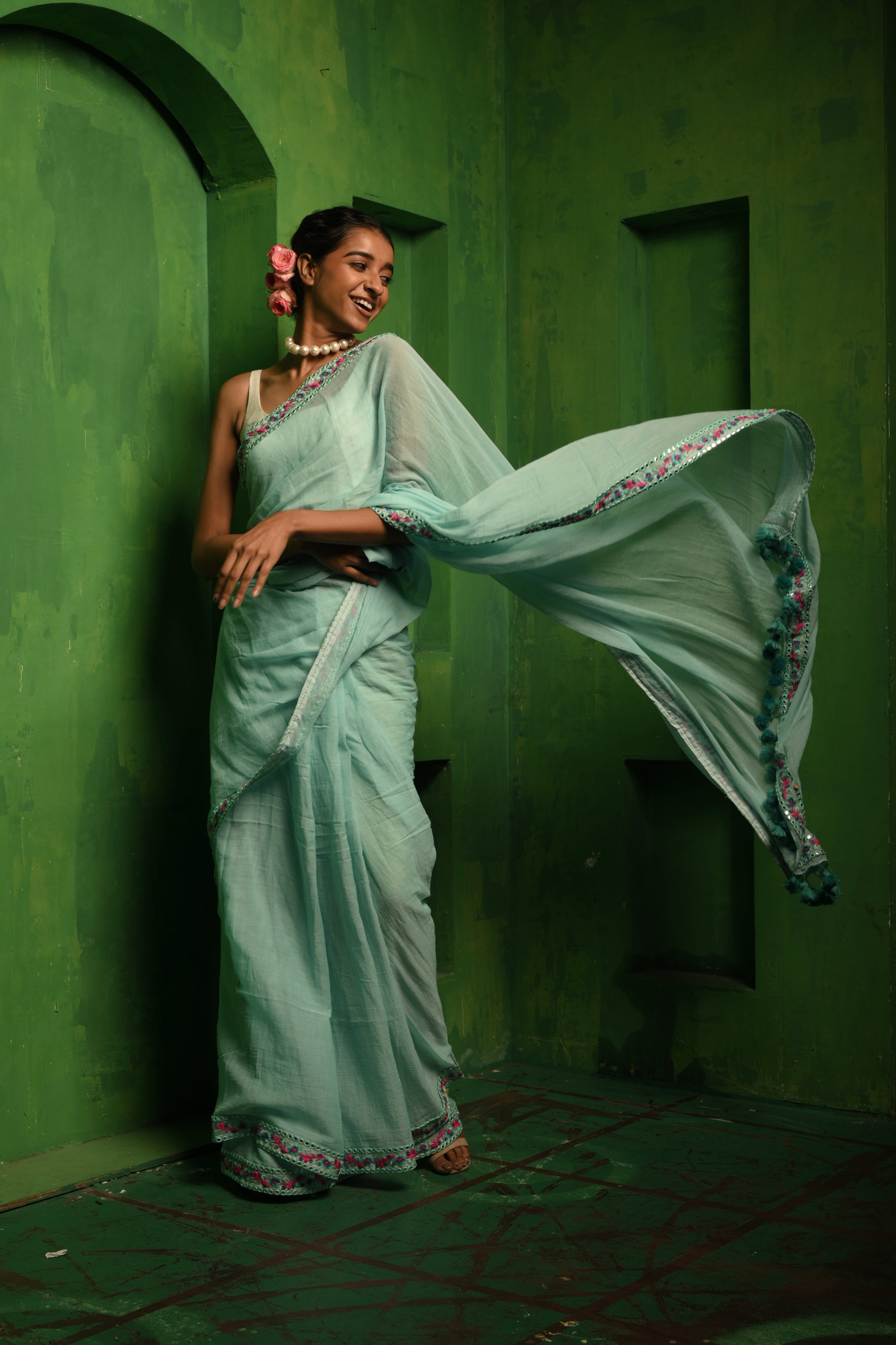 handloom-light-blue-mul-cotton-saree-with-lace-border