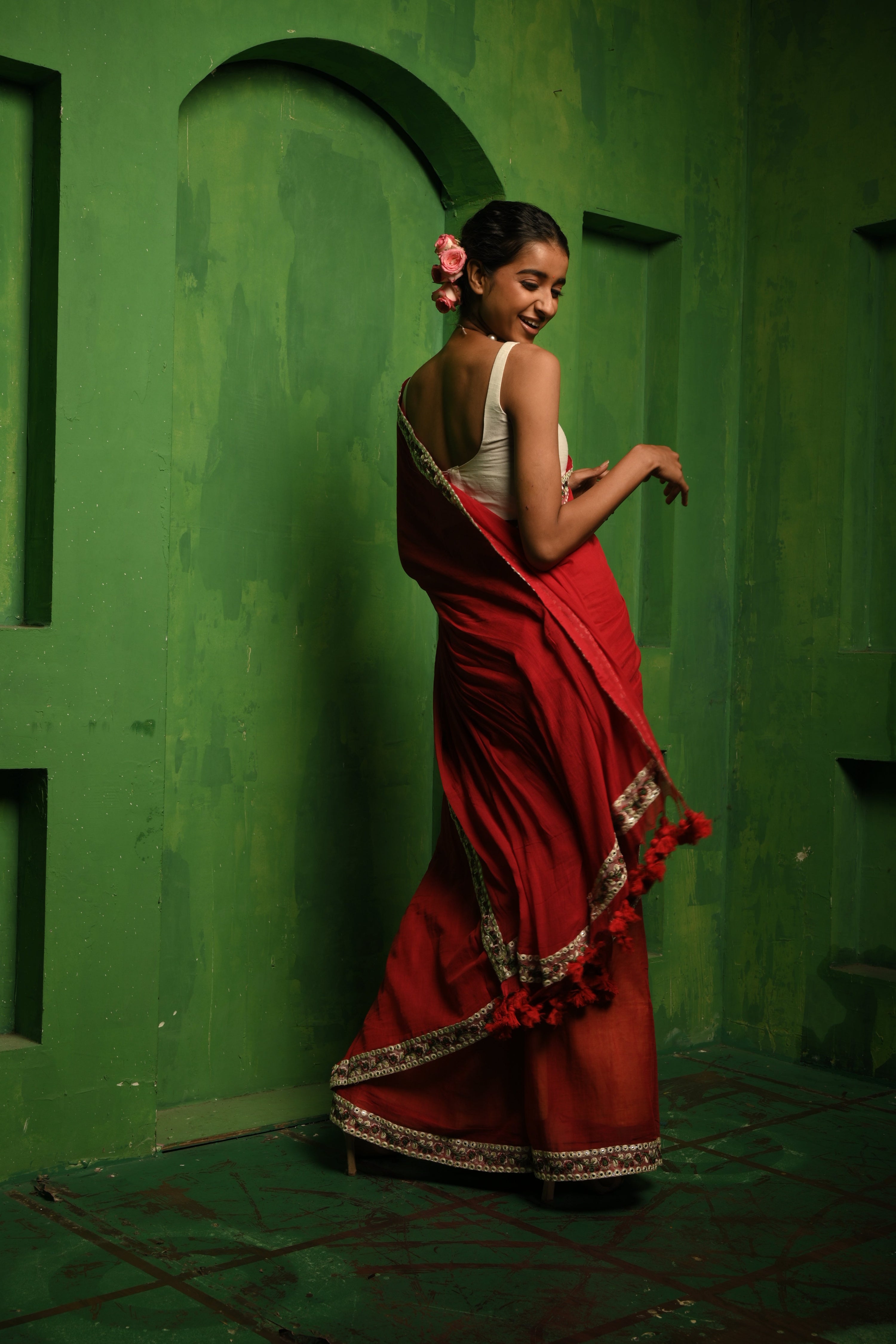 red-handloom-mul-cotton-saree-with-tassels