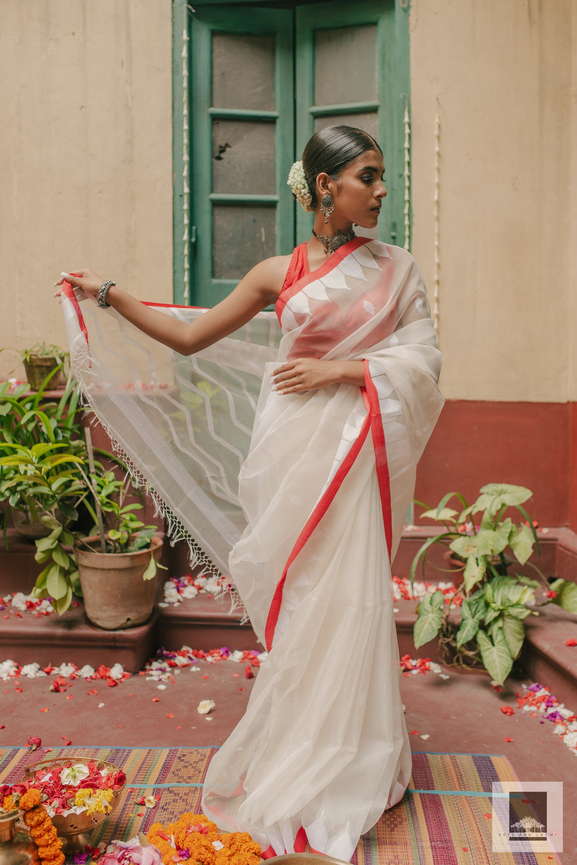 Jaya |  Red And White Handloom Silk Saree
