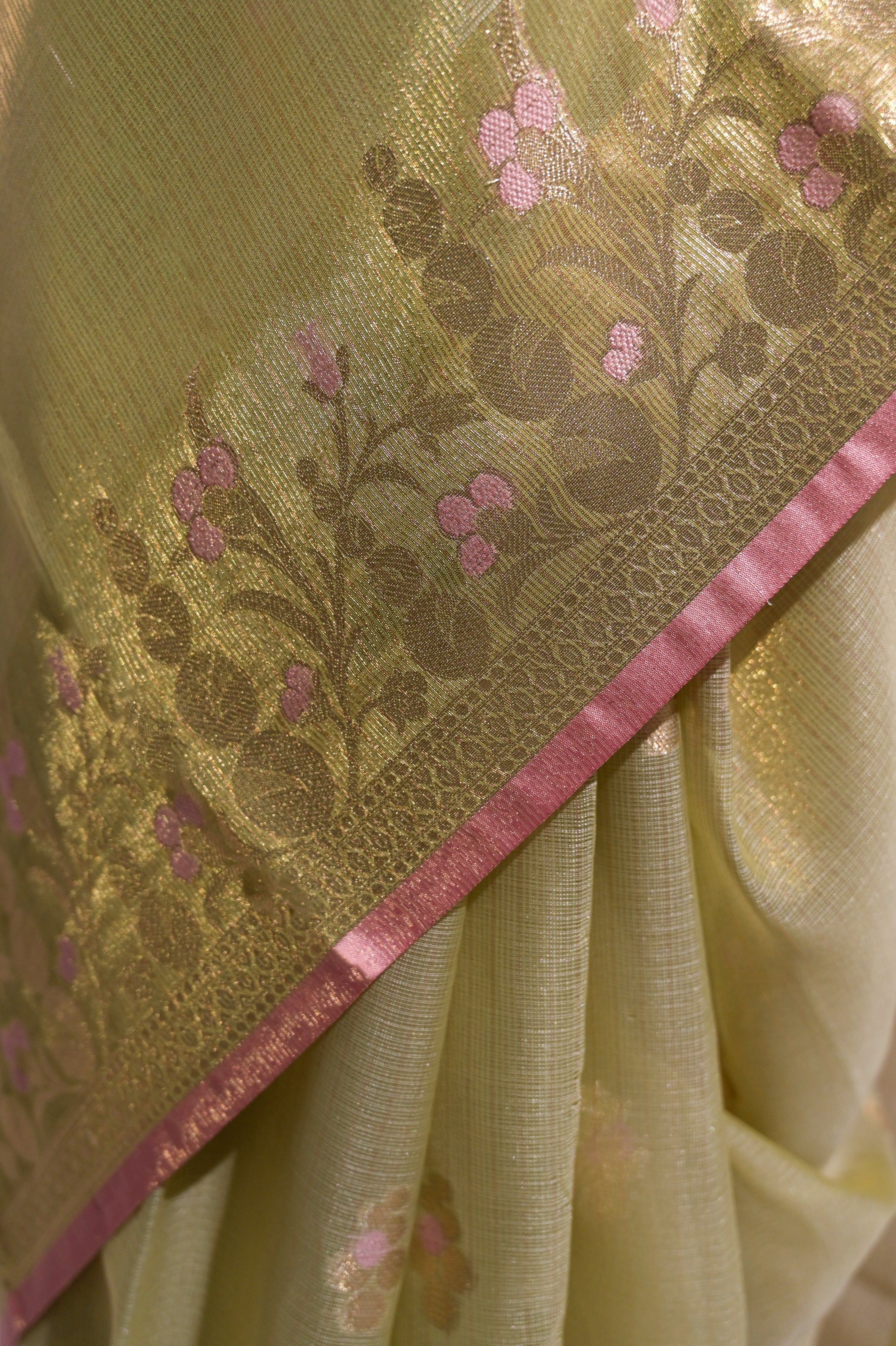 Aaranya I Pastel Green Handloom Tissue Kota Banarasi Saree