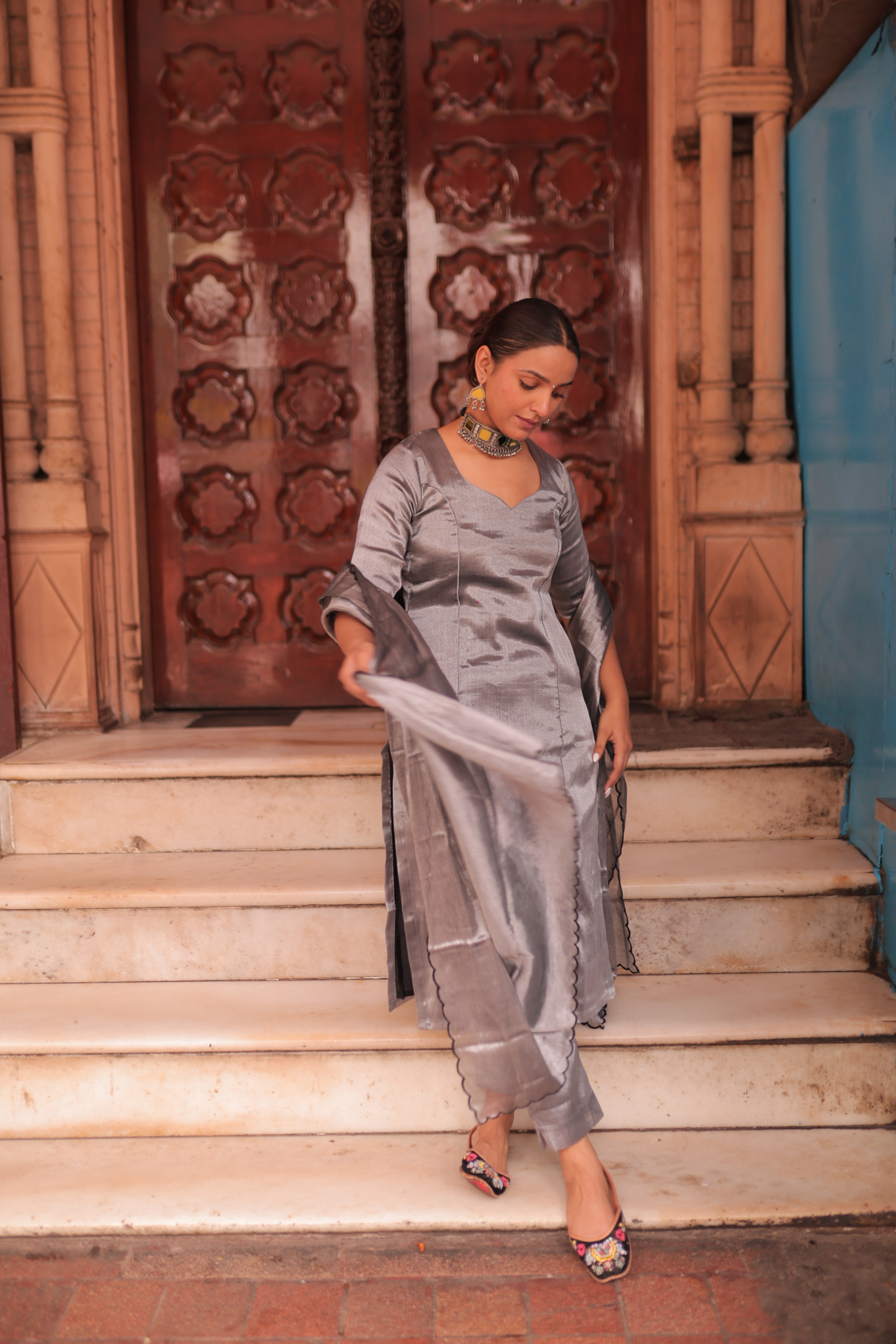 Vyomaya I Silver Handloom Tissue Kurta Pant Set with Dupatta