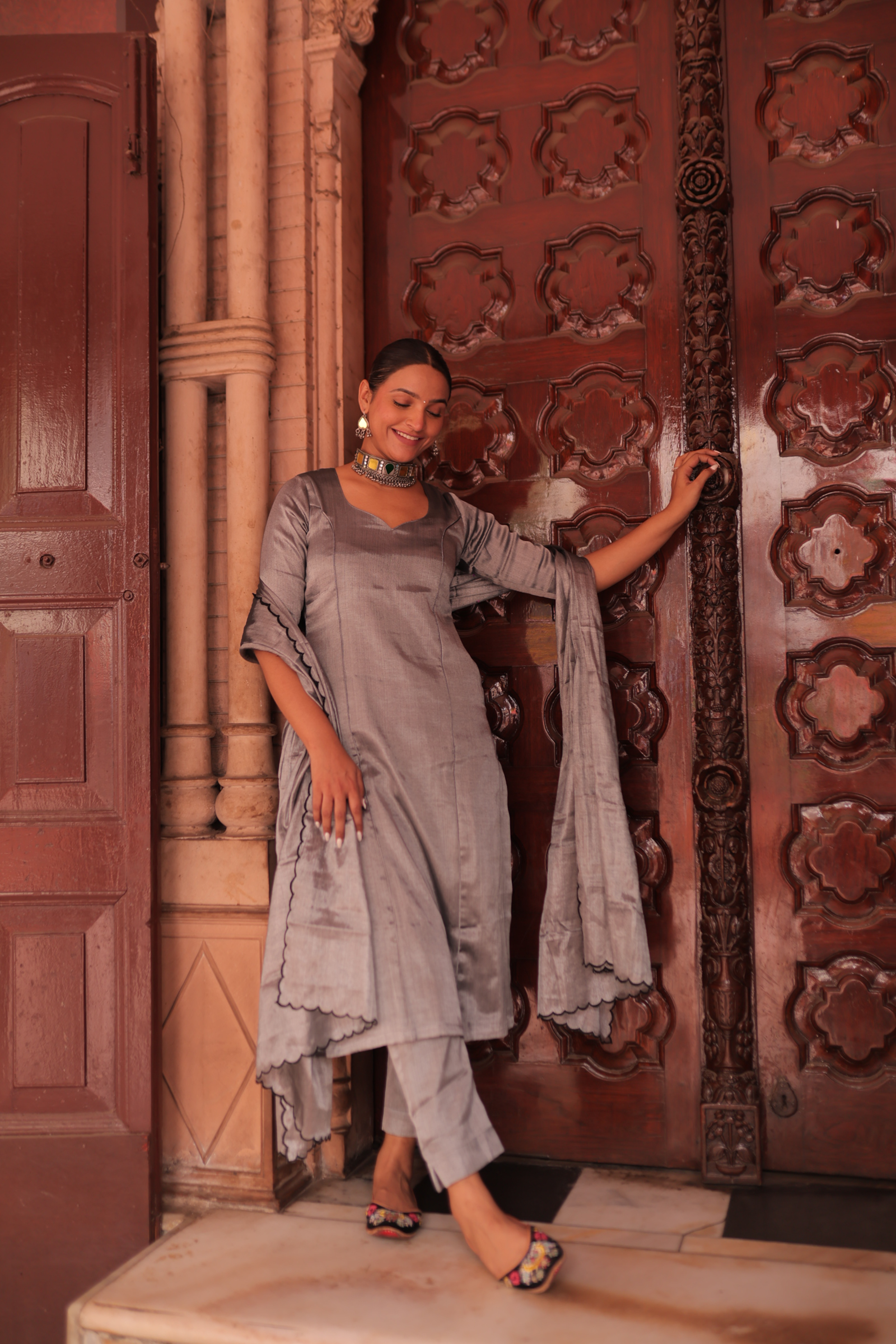 Vyomaya I Silver Handloom Tissue Kurta Pant Set with Dupatta