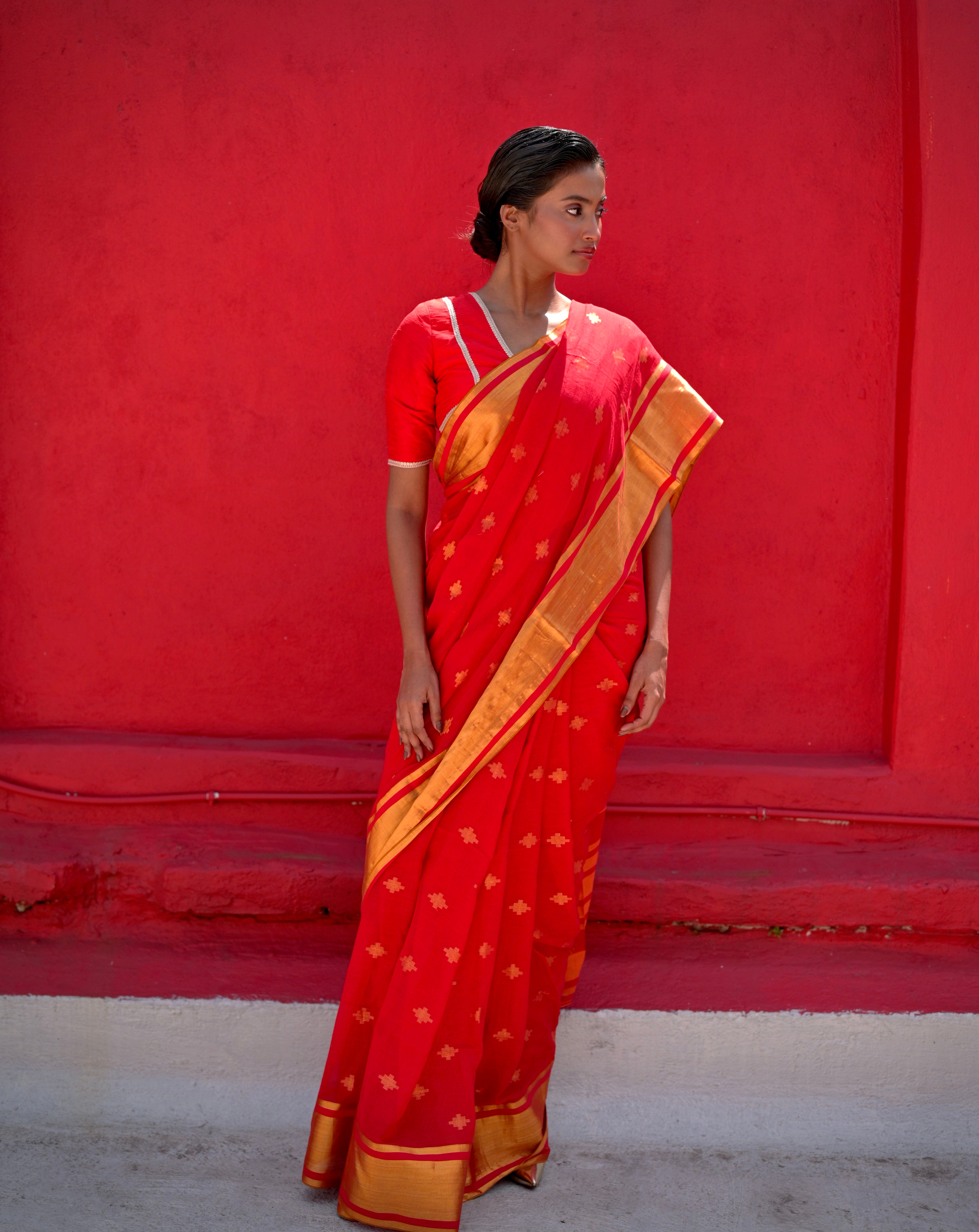 kanta I Red Handloom Cotton Saree with Jamdani Motifs