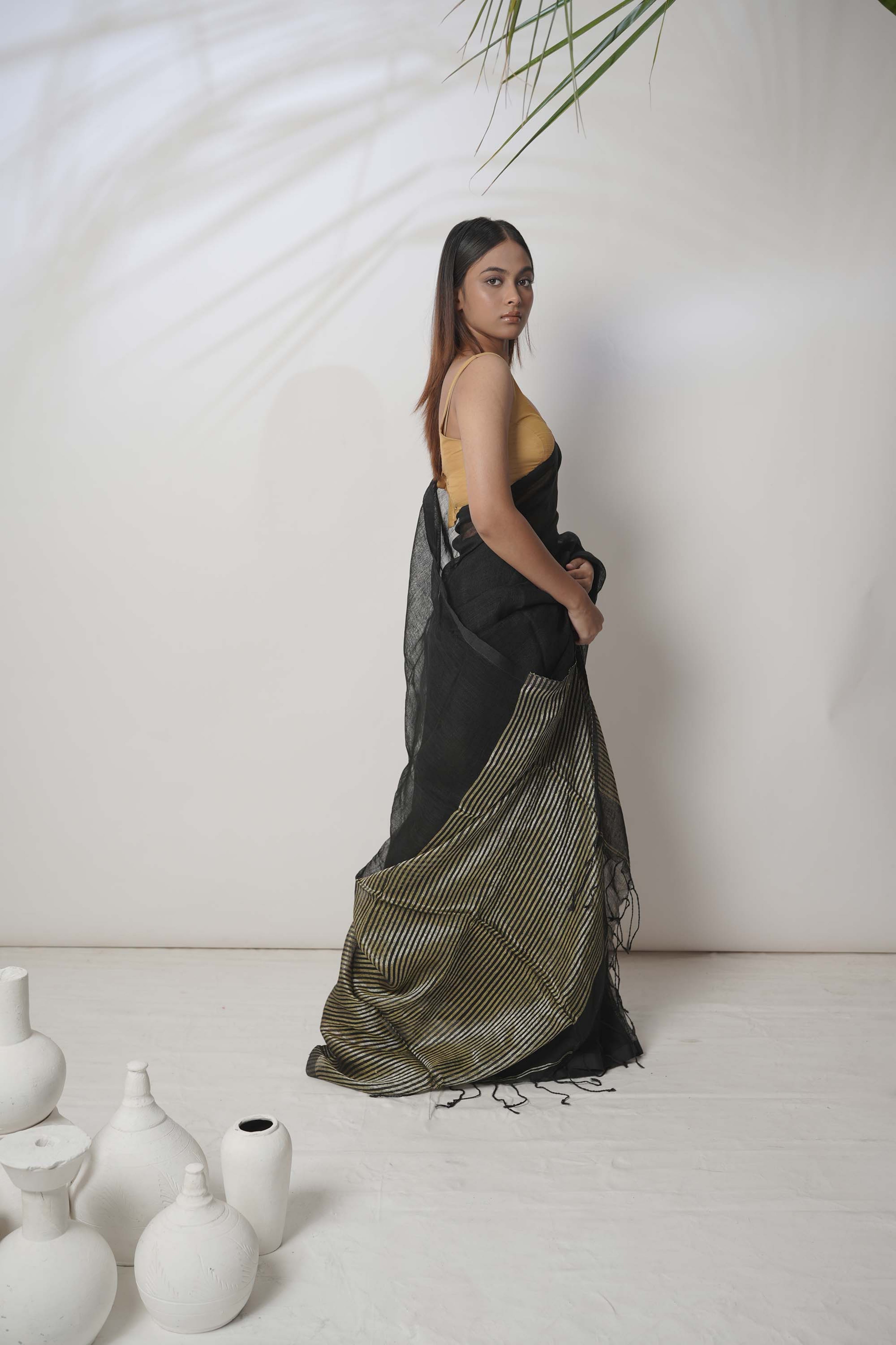 hand-woven-black-coloured-linen-saree