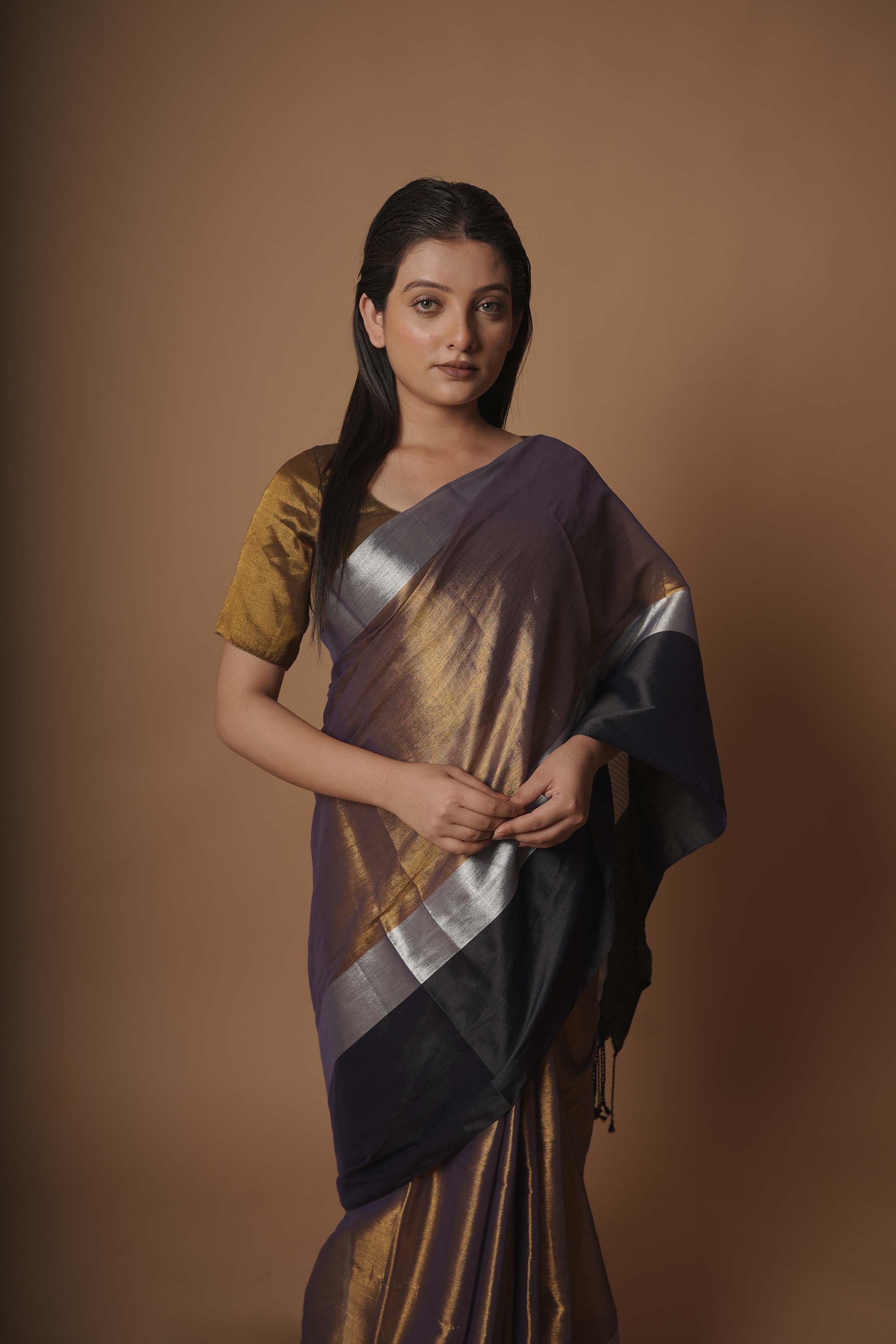 Kaashvi | Gold and Black Handloom Tissue Saree