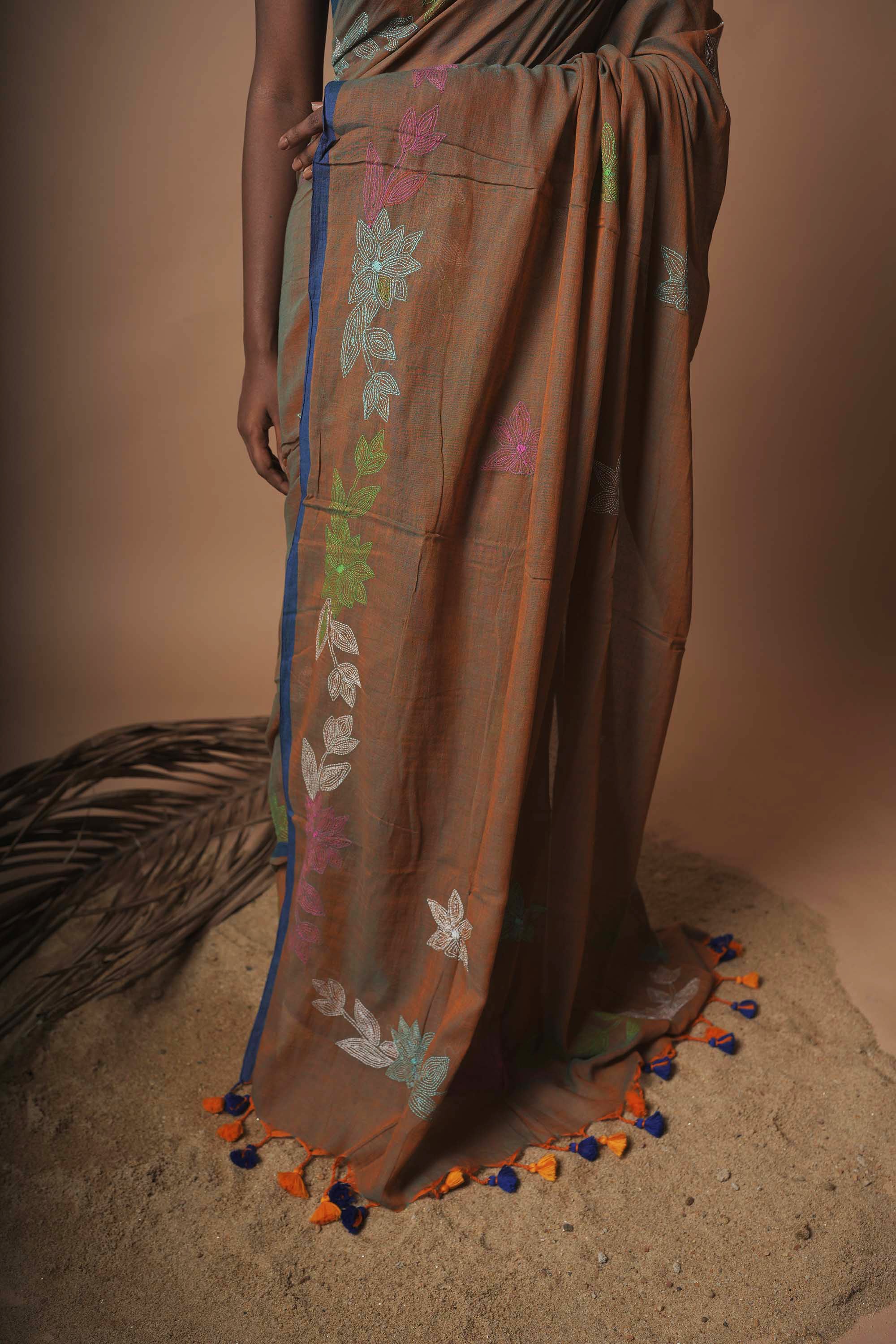 Dharti Rang I brown dual tone mul cotton saree with kantha embroidery