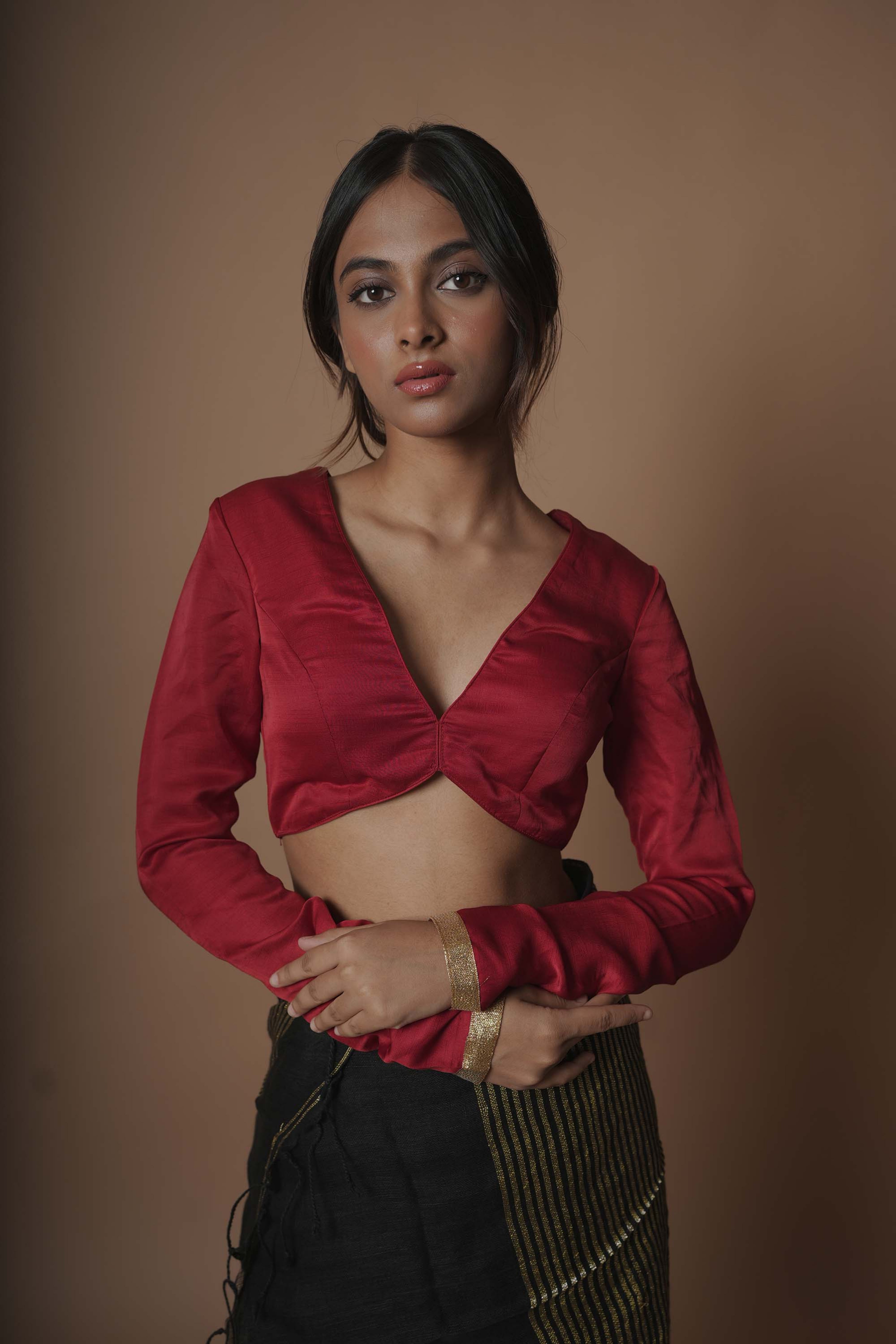 maroon-plunging-neck-zari-bordered-blouse