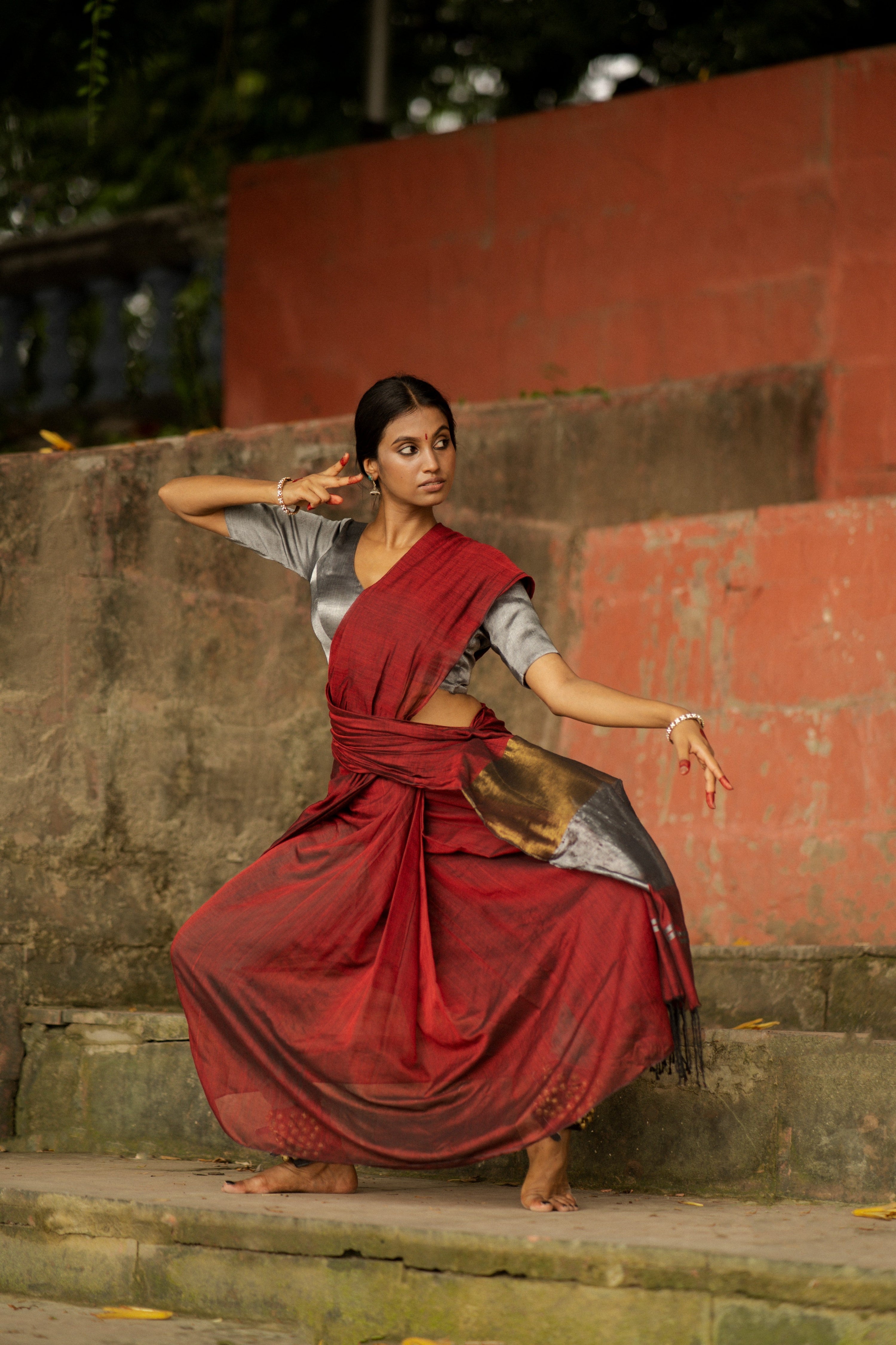 maroon-cotton-handloom-saree-with-tassels