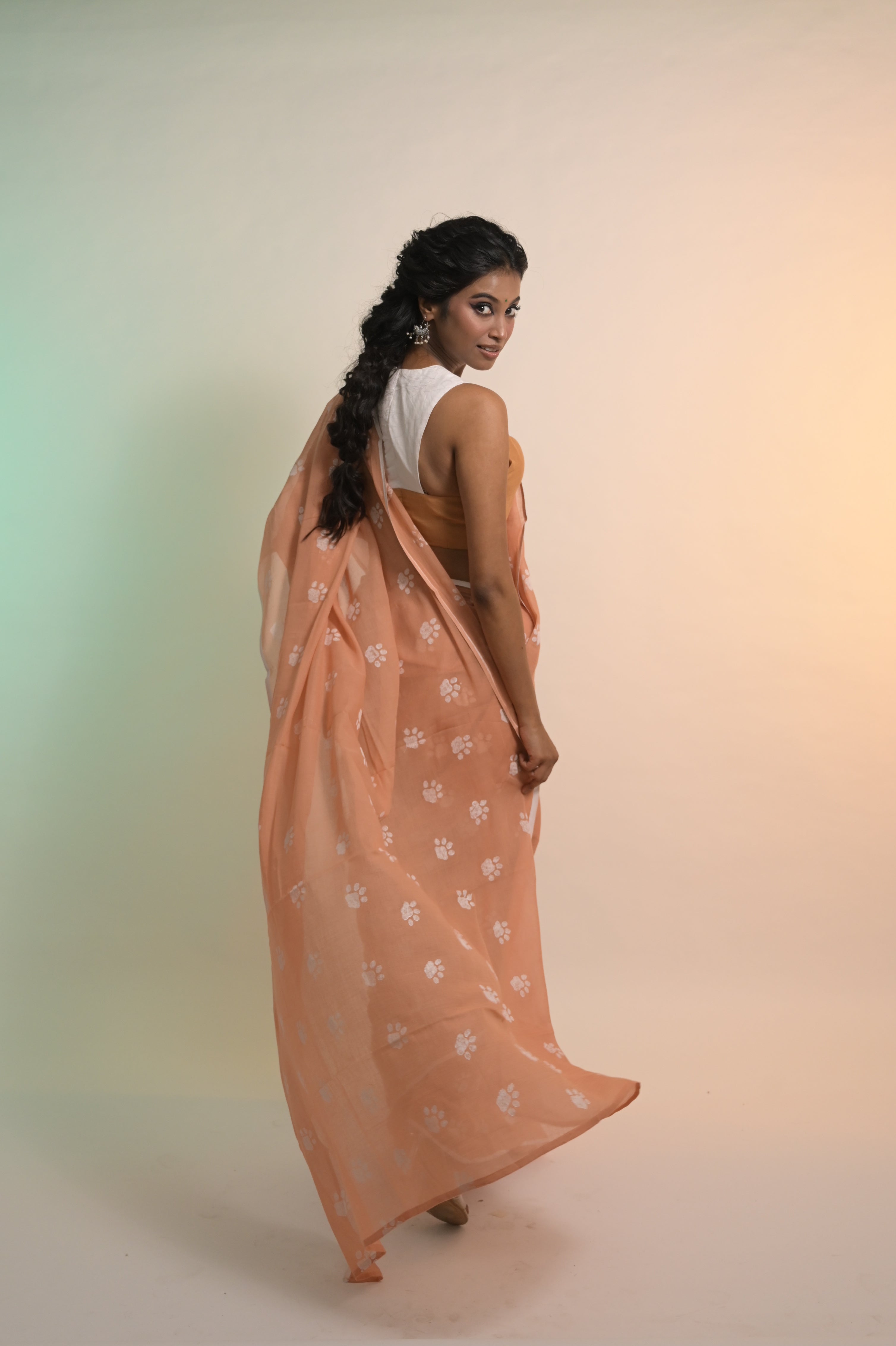 Mocha Handloom Mul Cotton Saree with Hand-block Printed Paw Motifs and Ready to Wear Dual Colour Handloom Mul Cotton Blouse Combo(Paw-radise+Vinni)